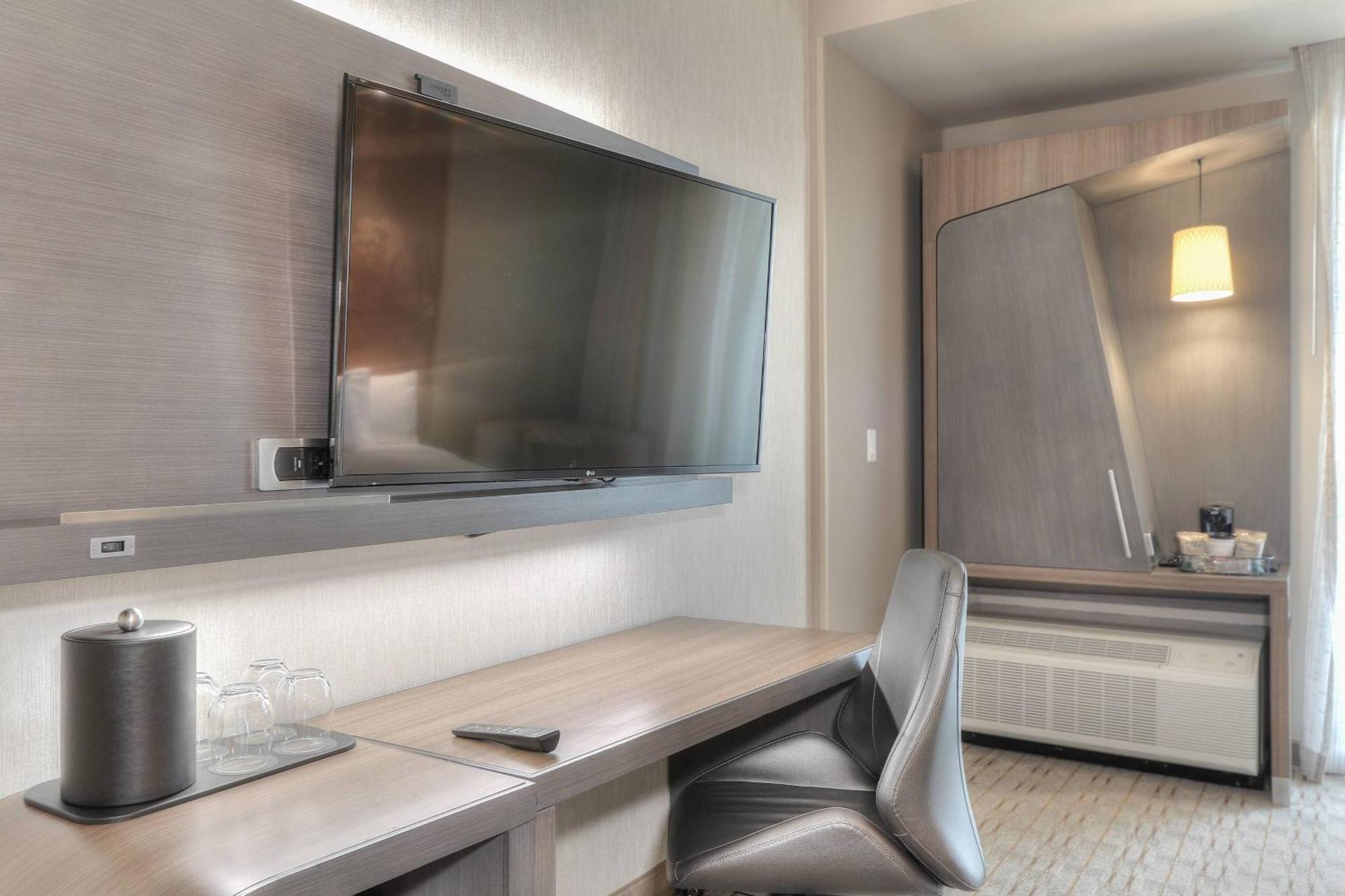 Queen Room Two Queen Beds Mountain View Roll Shower Mobility Access or Hearing Accessible,1632281807:JPEG