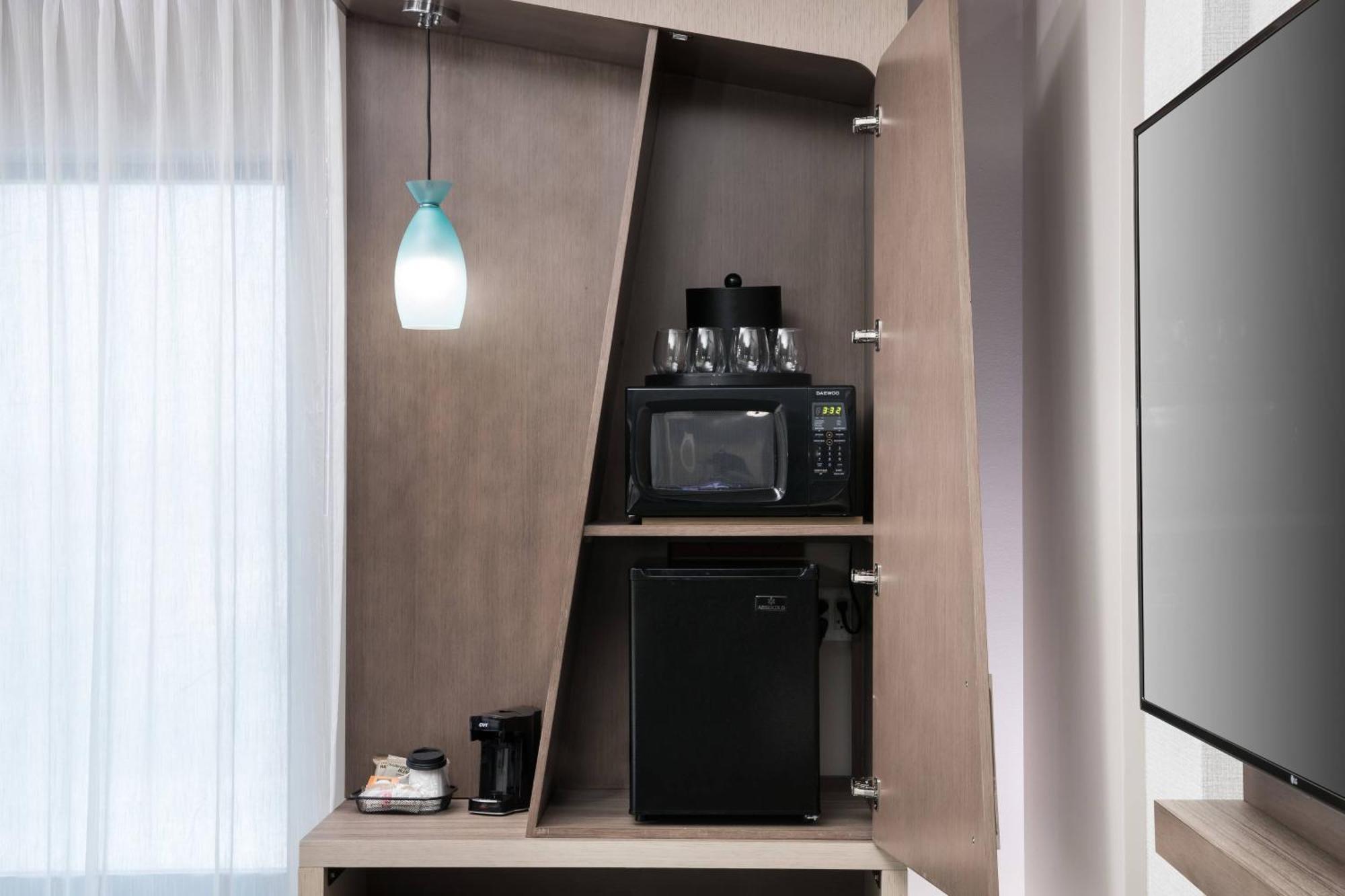 King Room with Sofa Bed - Non-Smoking,1632308142:JPEG