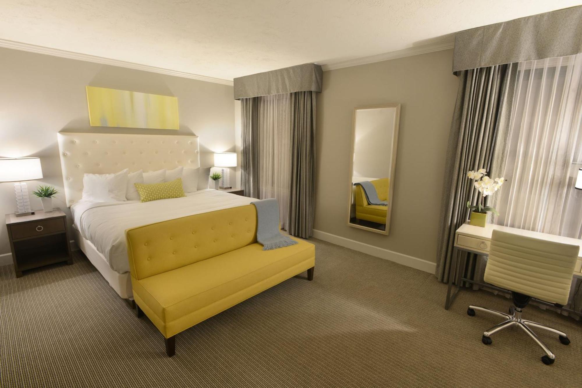 Deluxe Room Larger Guest room 1 King,1414340507:JPEG