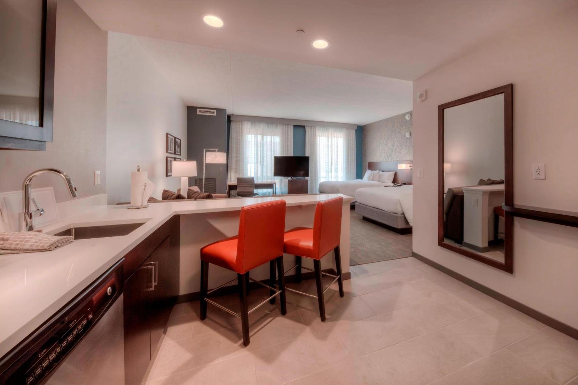 Larger Studio, 2 Queen, Sofa bed