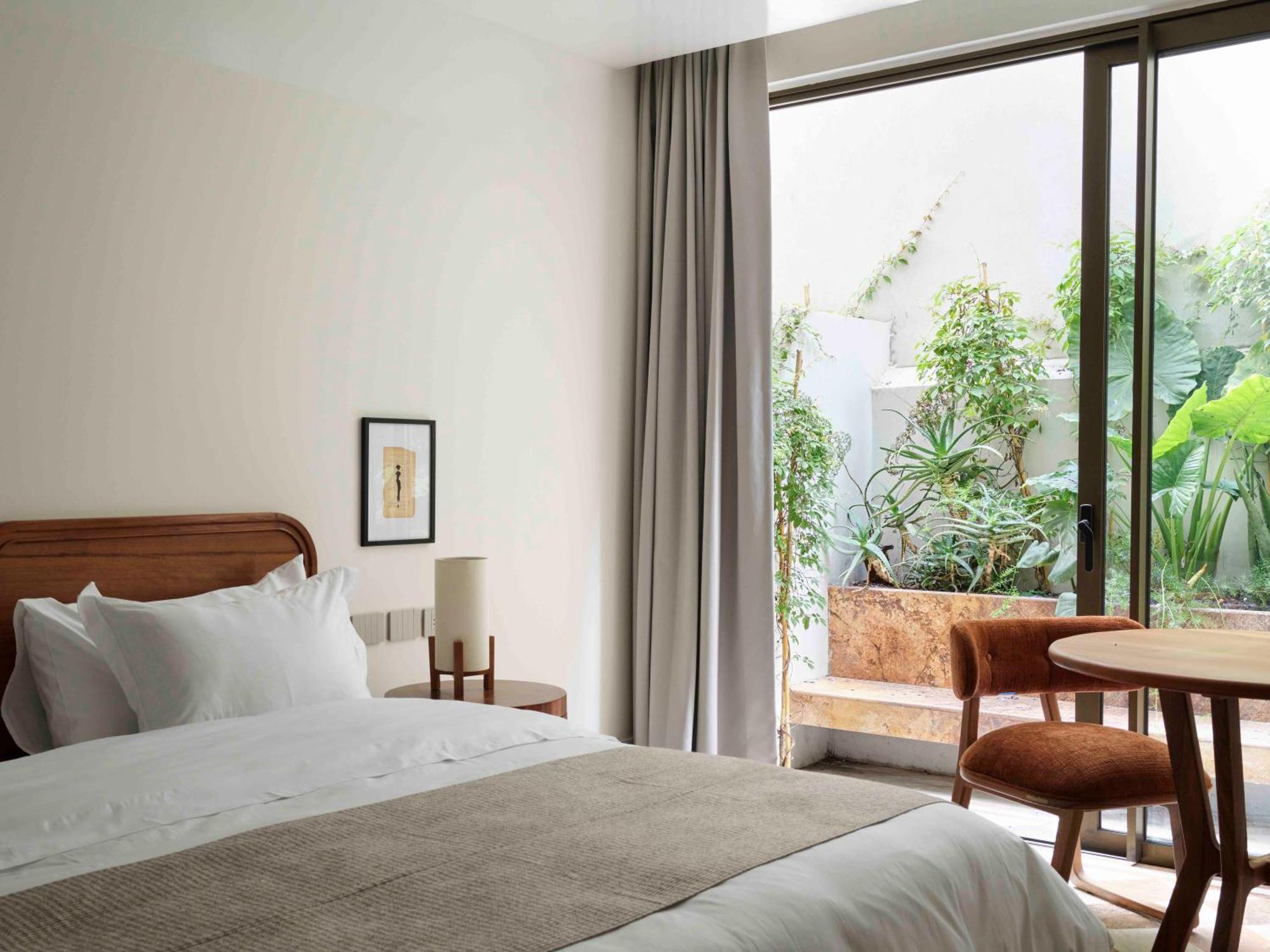 Superior King Suite