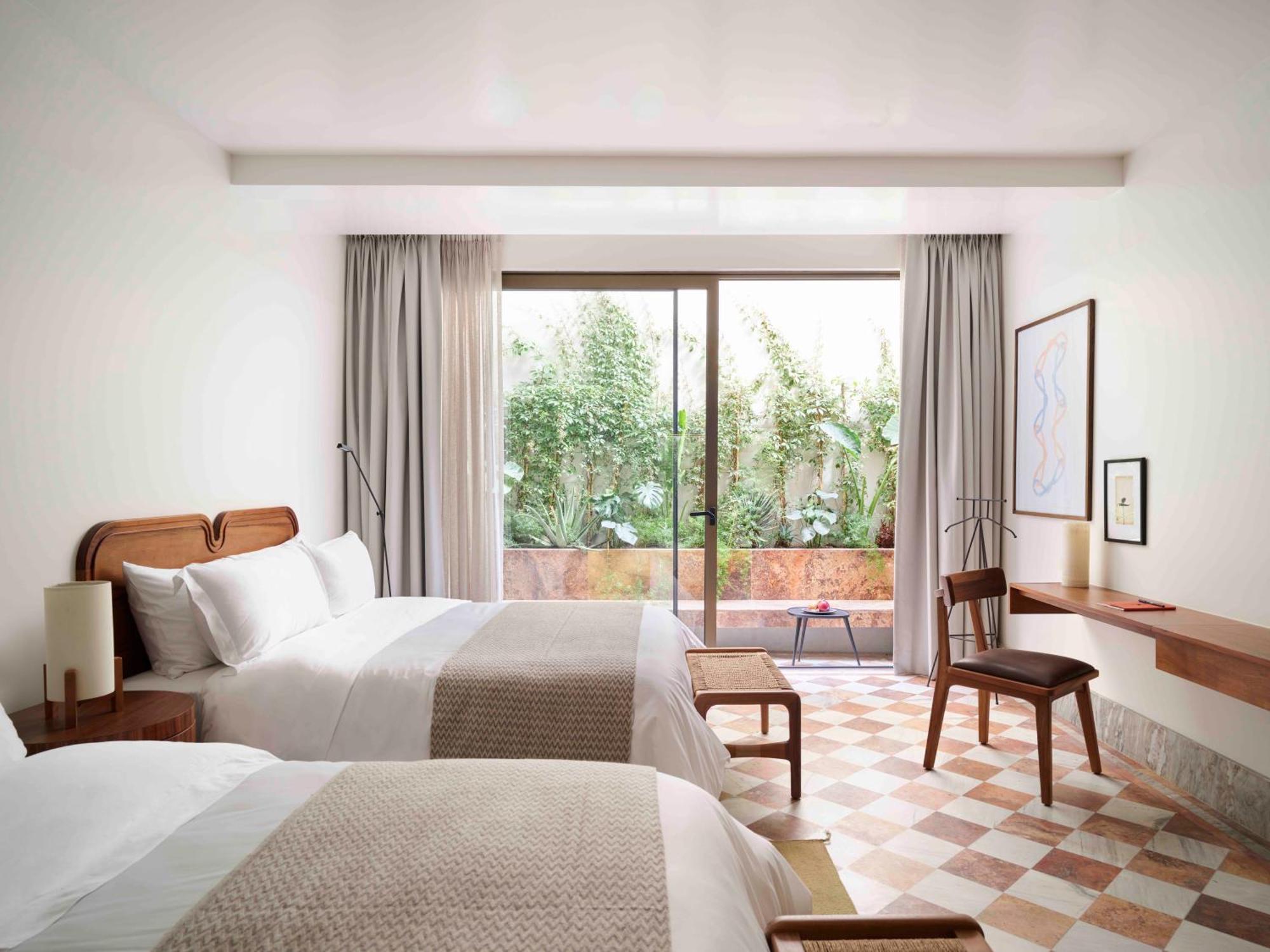 Deluxe Queen Suite