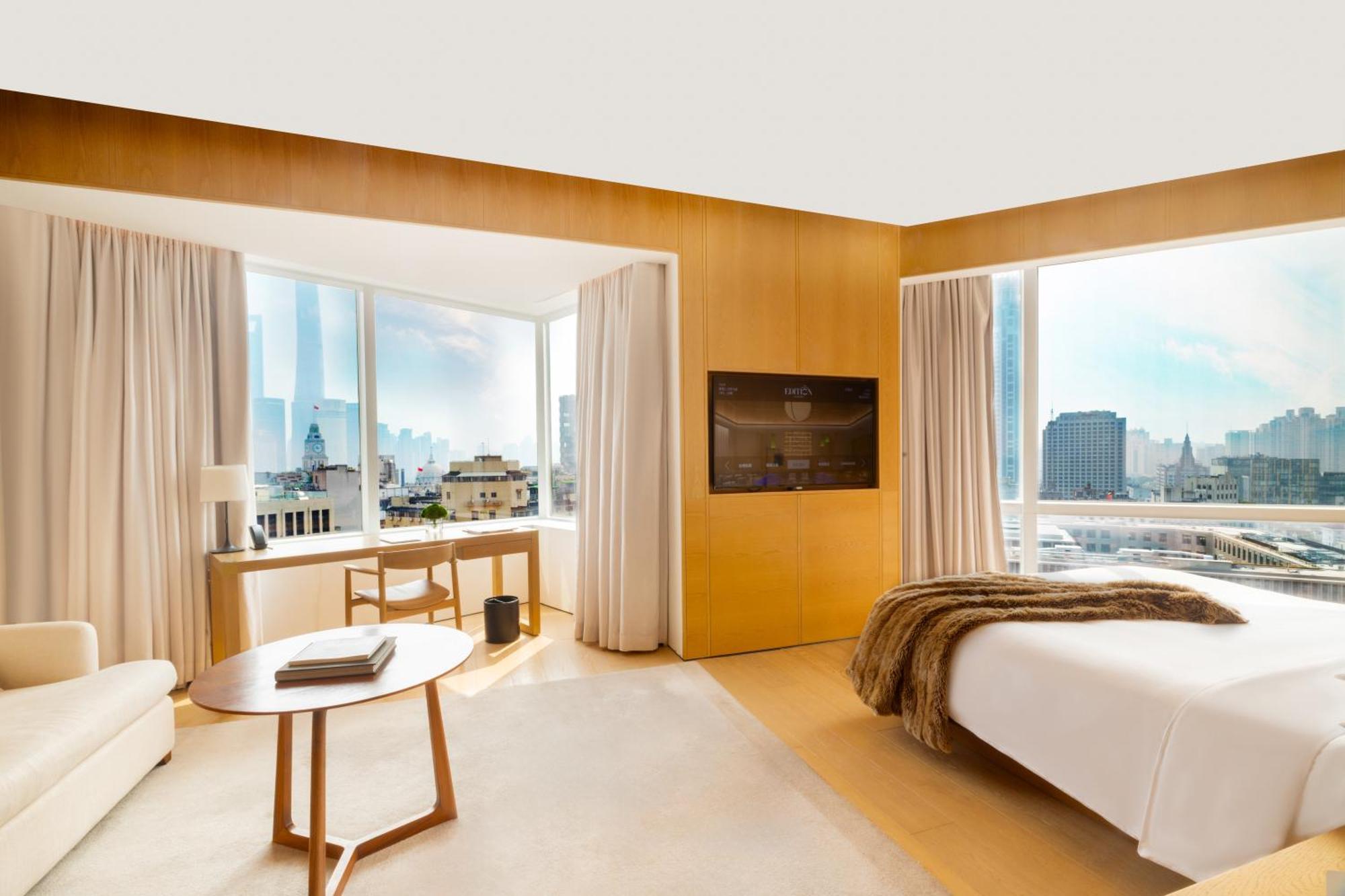 Pearl Tower View King Bed Room