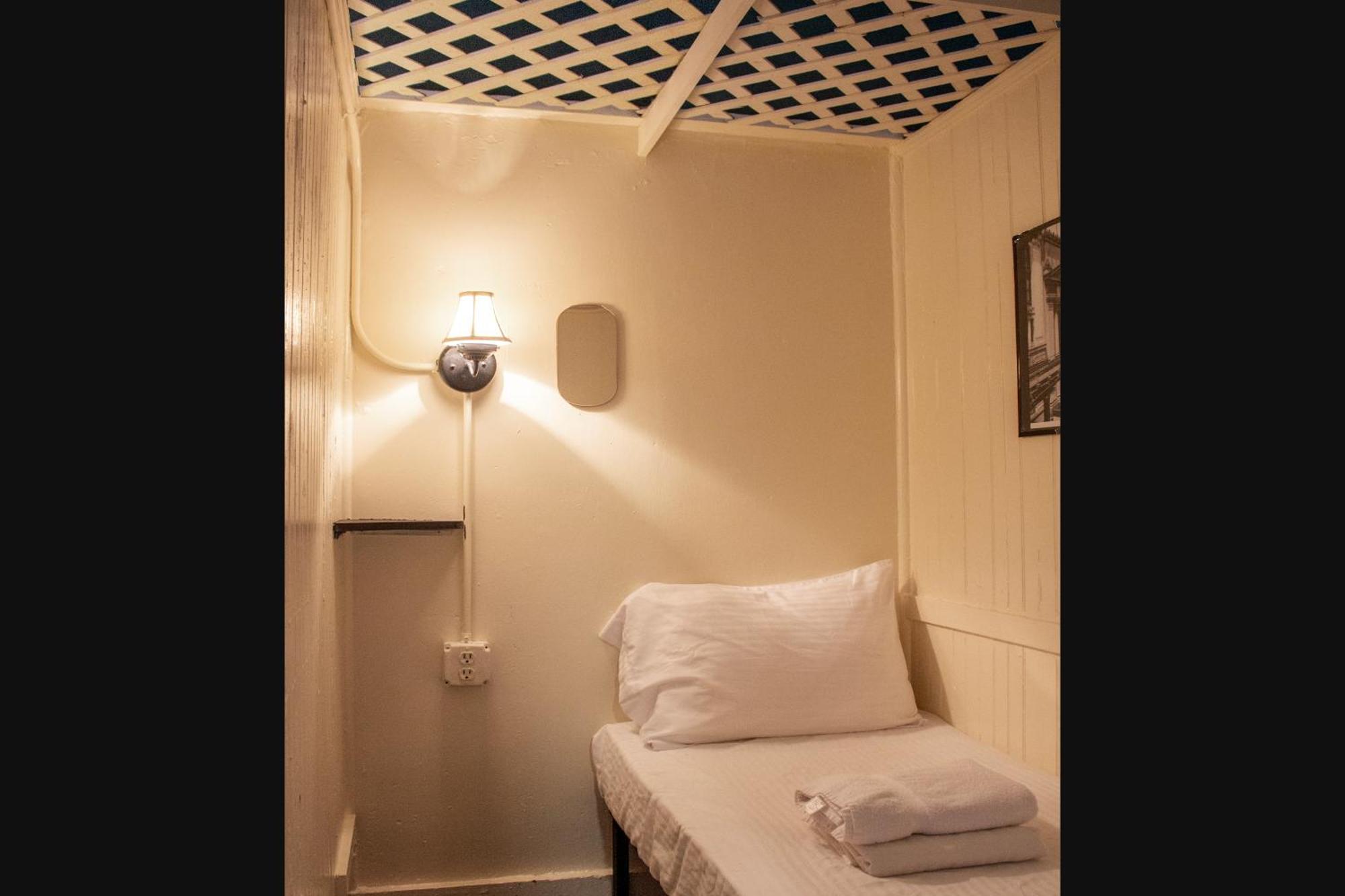 Small Vintage Pod All Gender