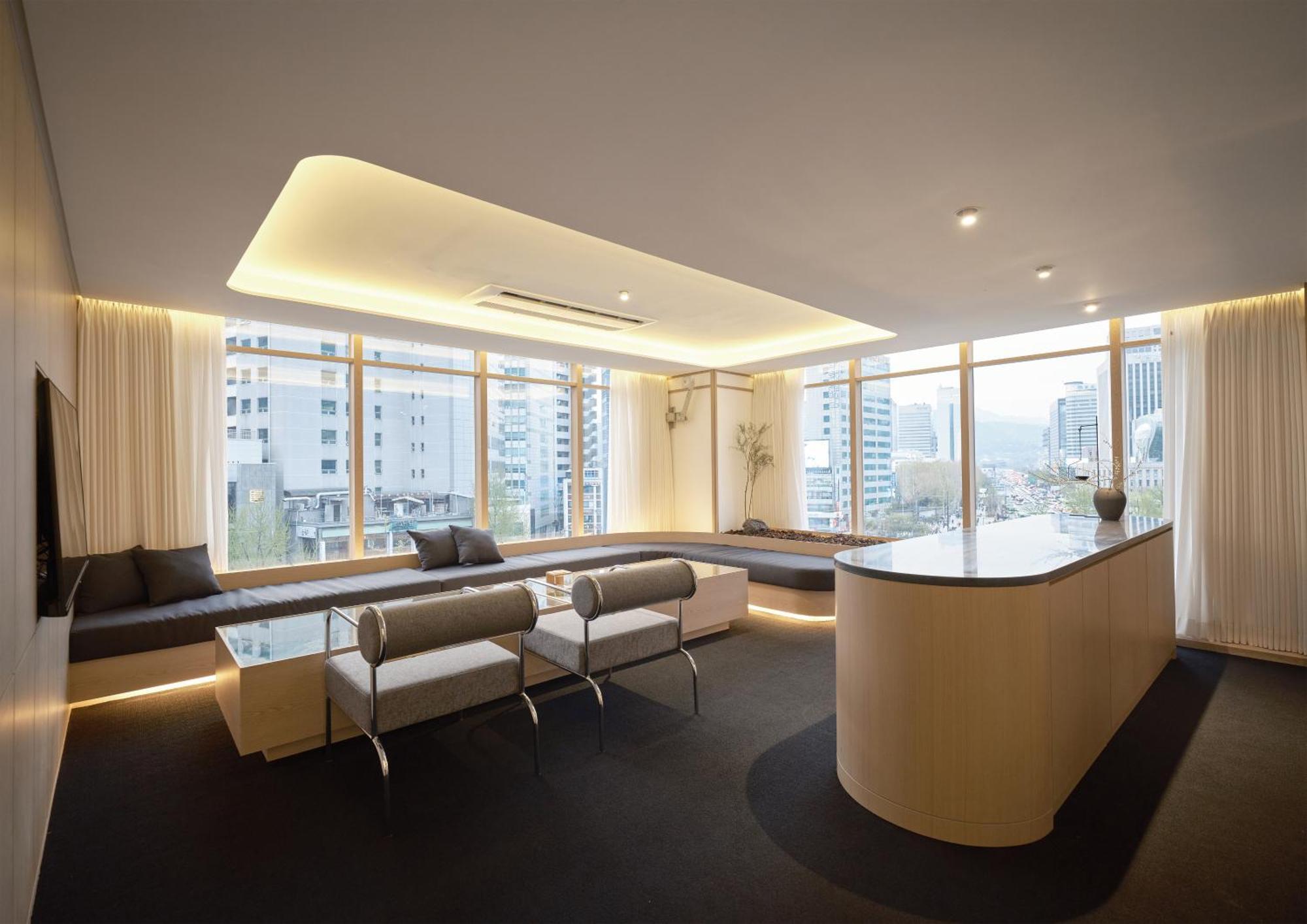 Royal Palace City Suite (Top Floor)