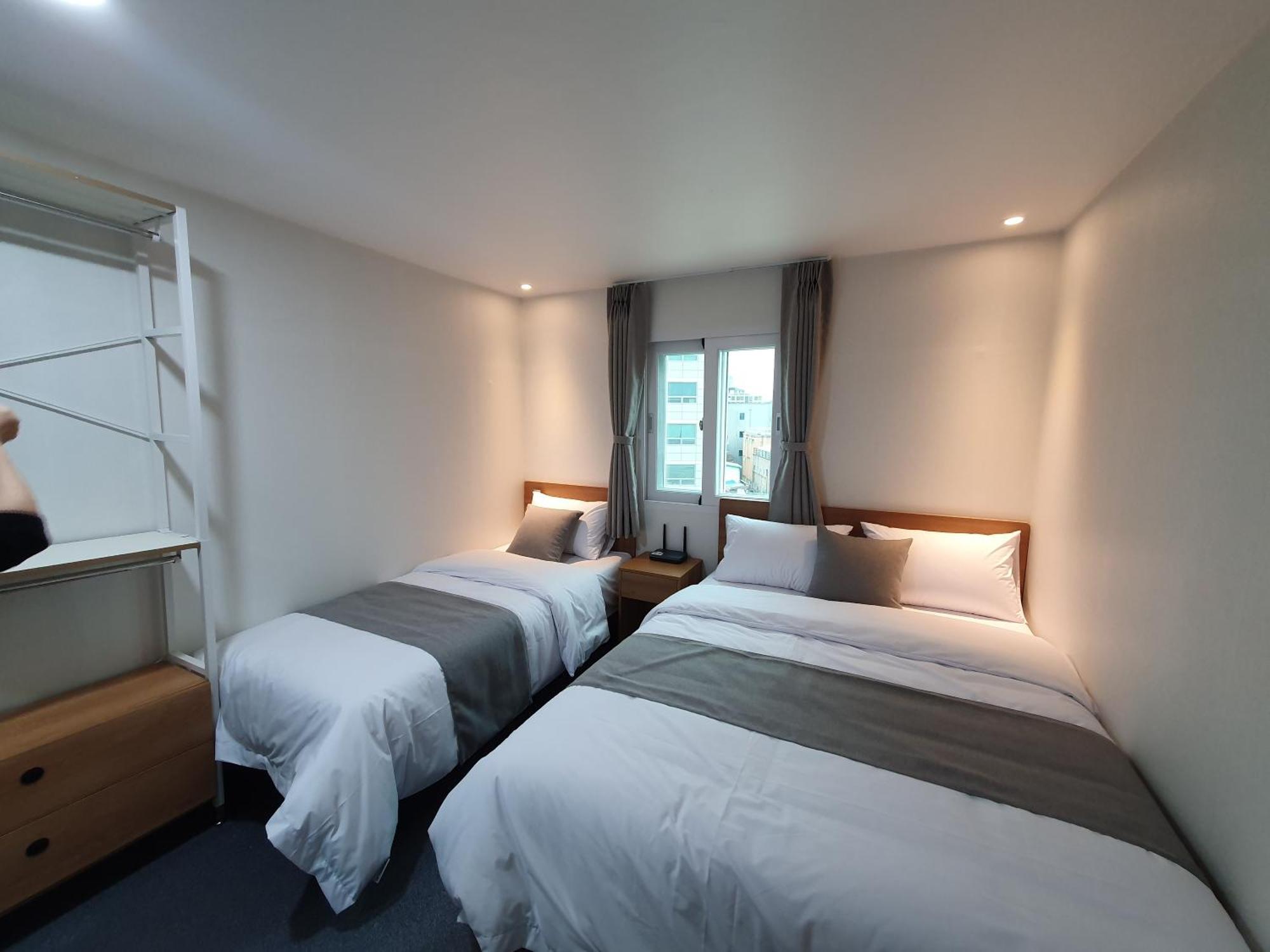Standard Triple Room (1 Queen 1 Single)