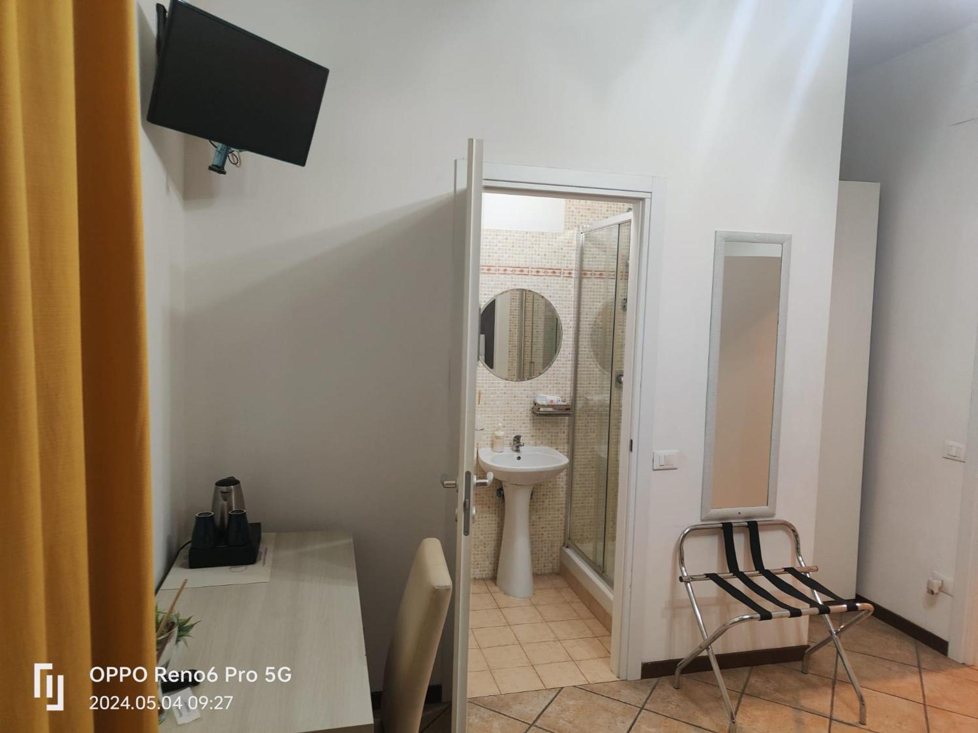 Double Room Private Bathroom