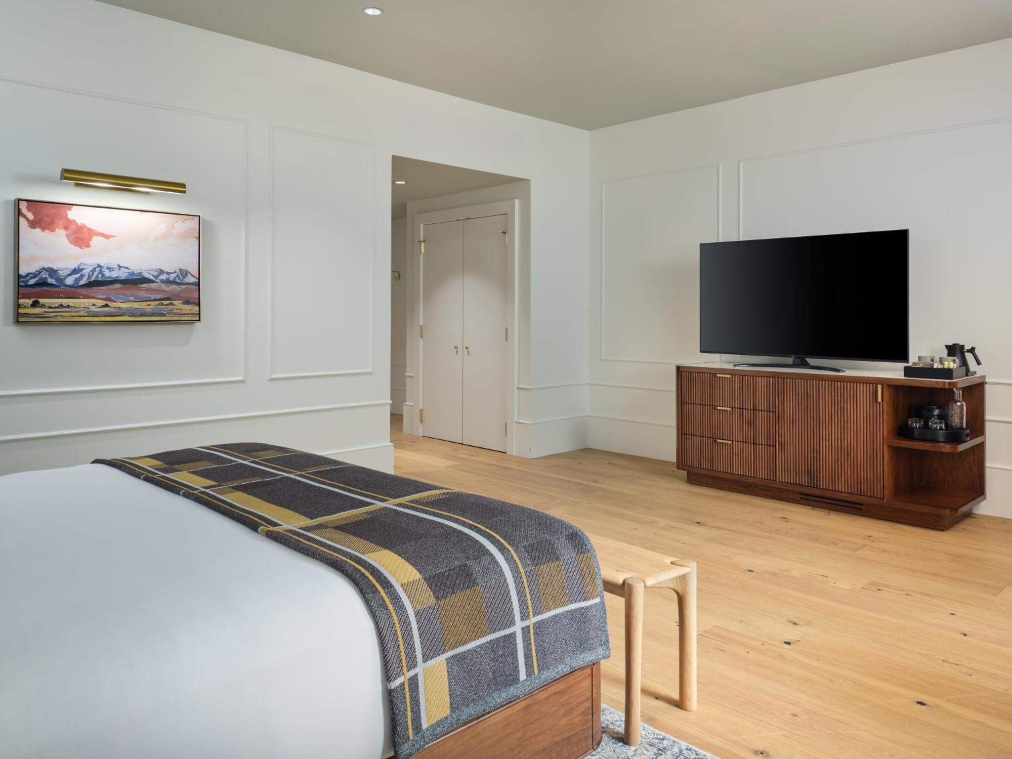 Junior King Suite with City View