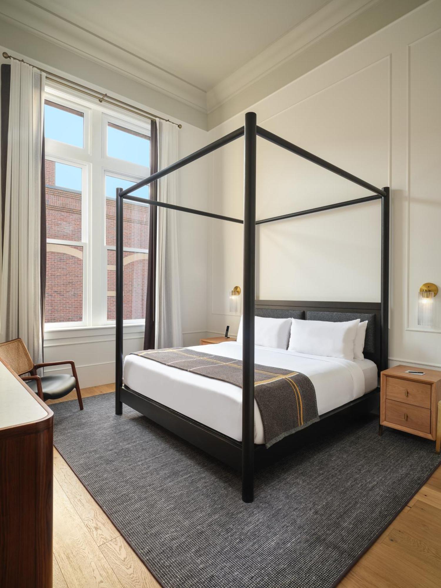 Historic Cozy King Room