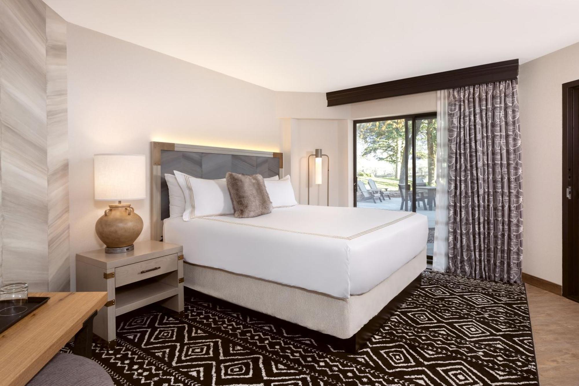 Lodge: Mobility Accessible King