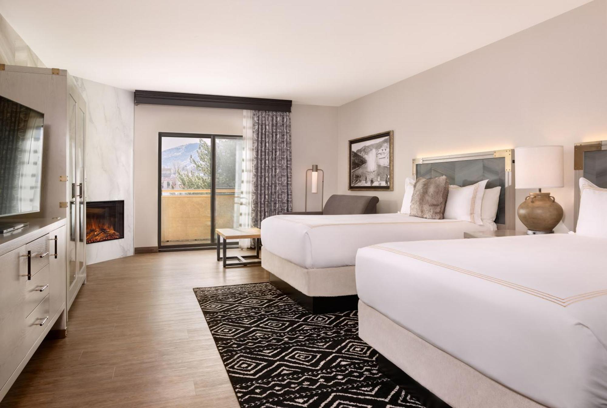 Lodge: Premium Deluxe Double Queen