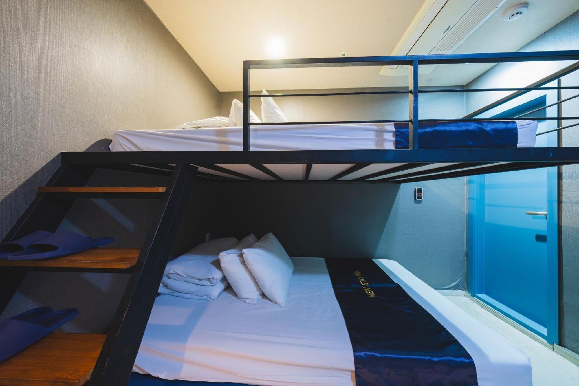 Quadruple Room with Private Bathroom