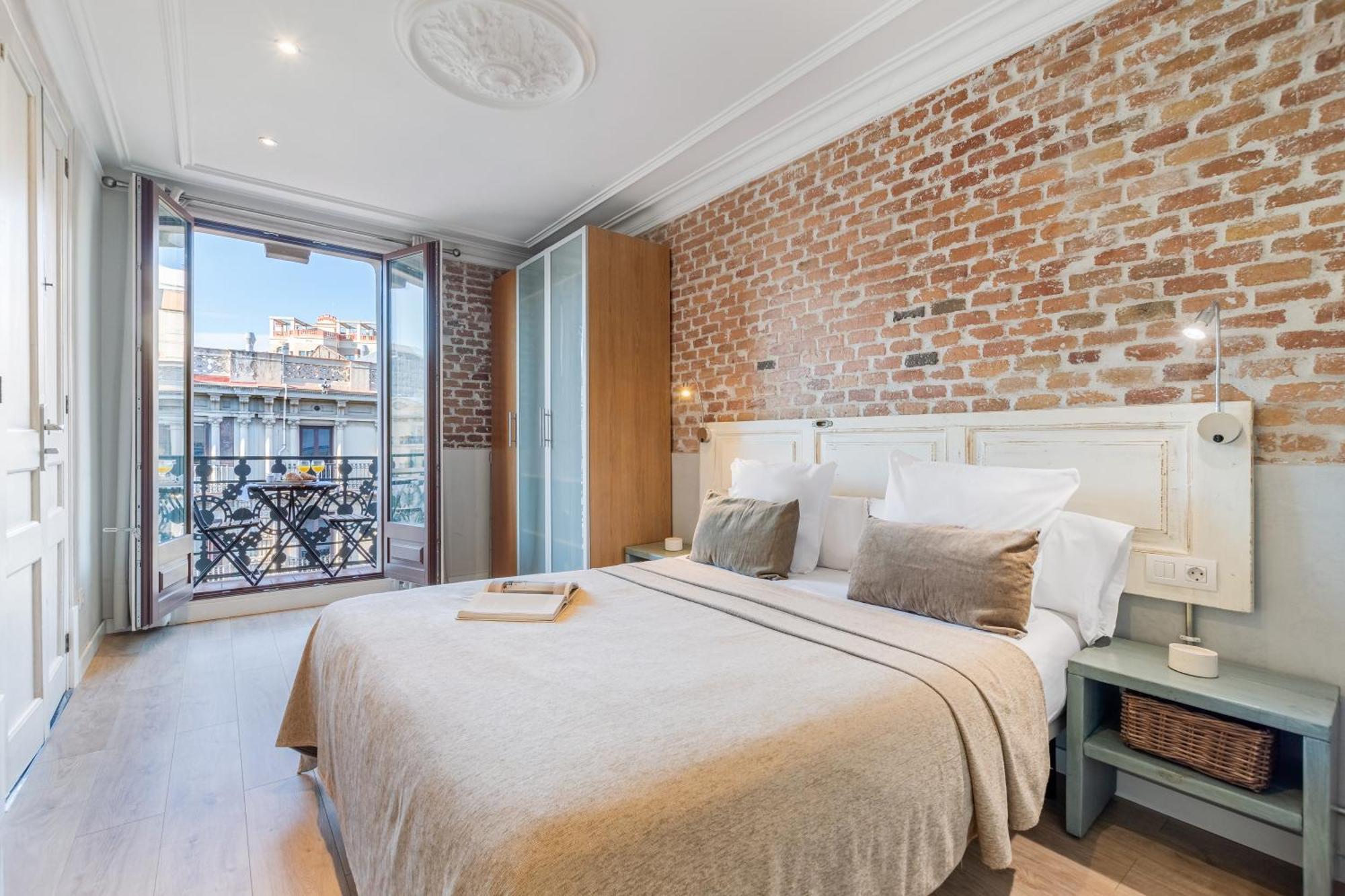Two-Bedroom Apartment with Balcony (1-4 adults)