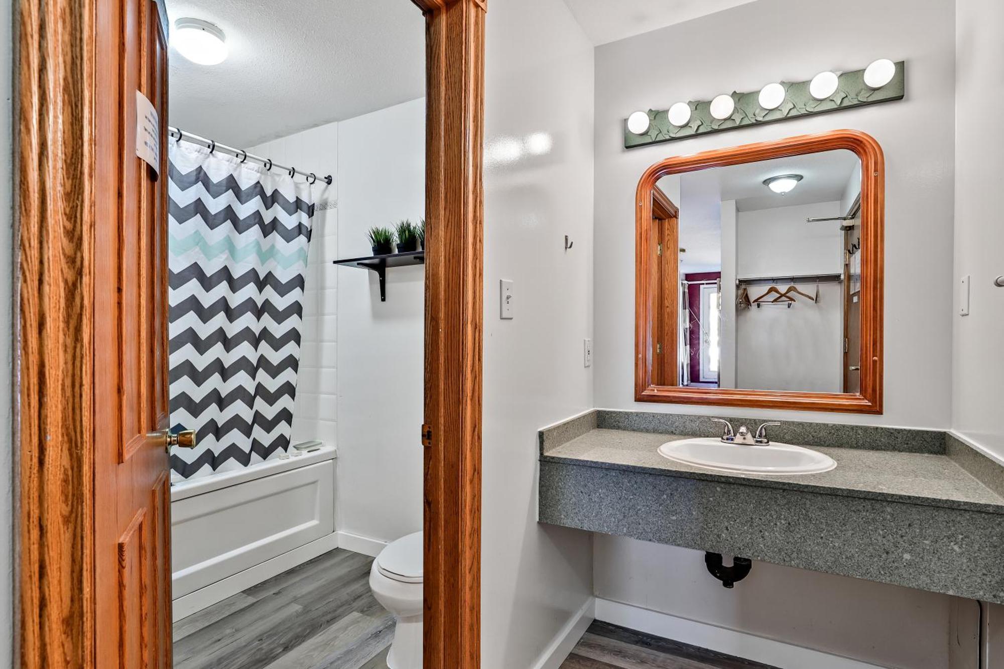 6-Bed Mixed Dormitory Room