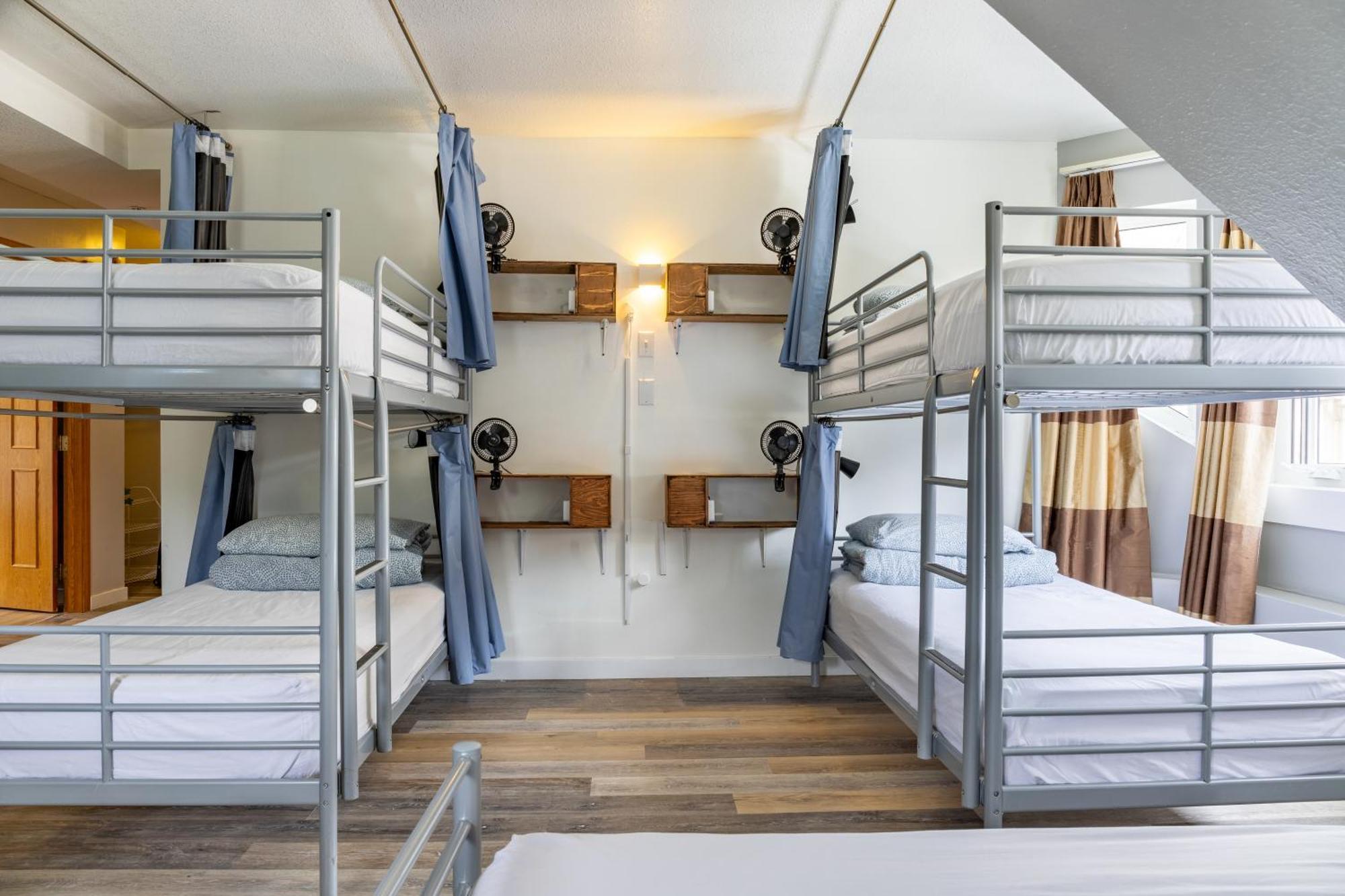 10-Bed Mixed Dormitory Room