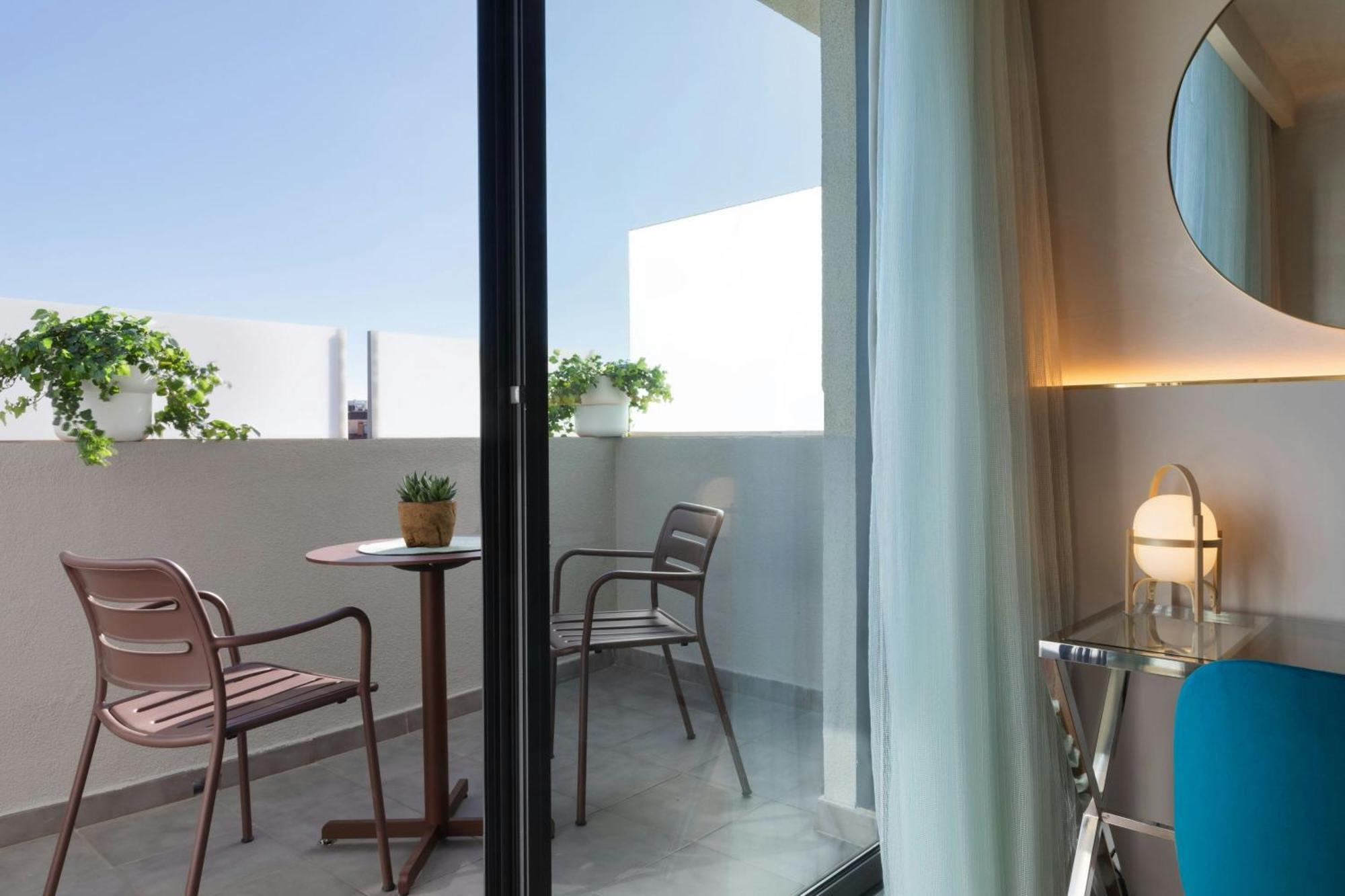 Urban Superior King Room Balcony