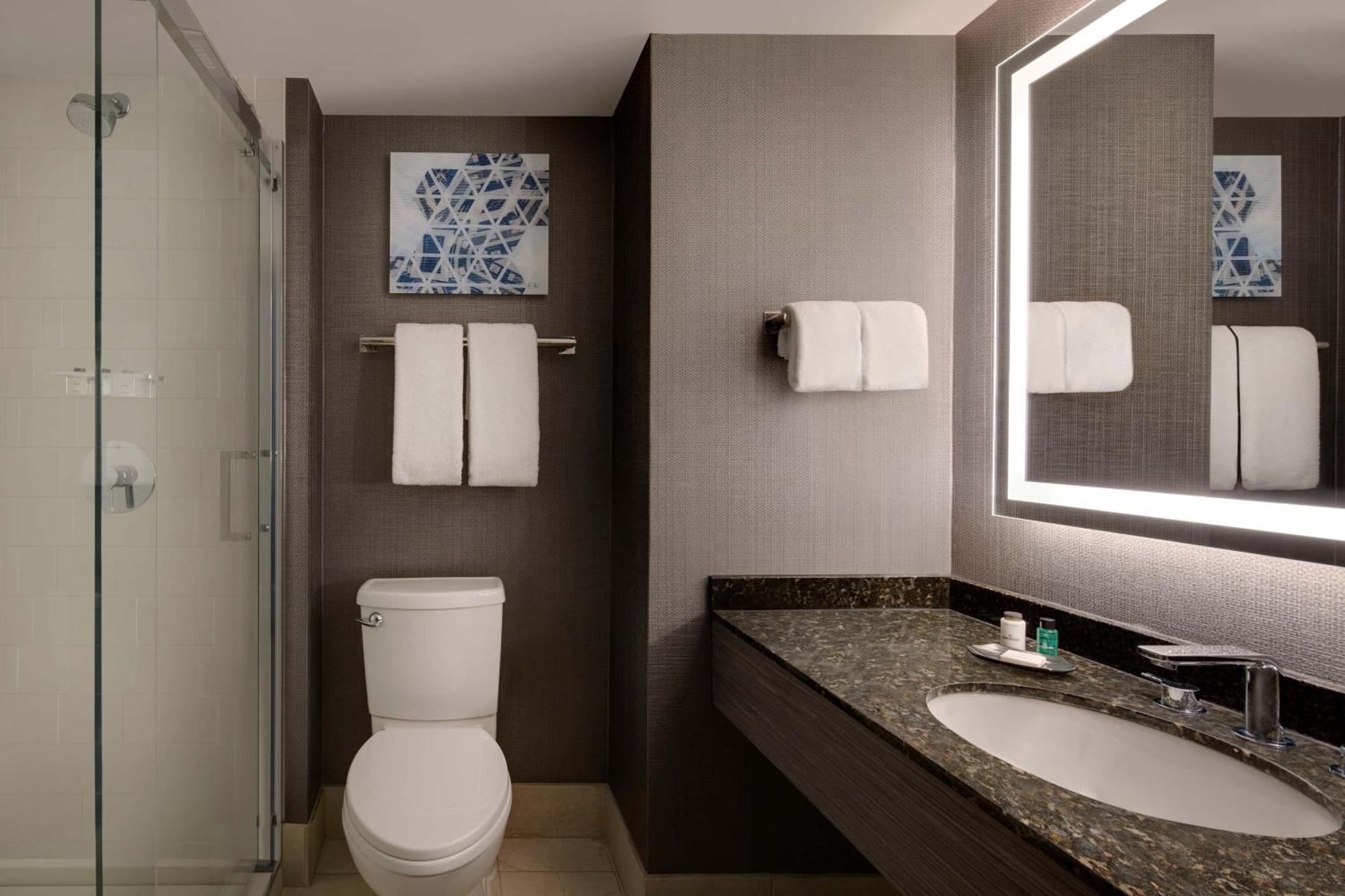 Queen Room with City View