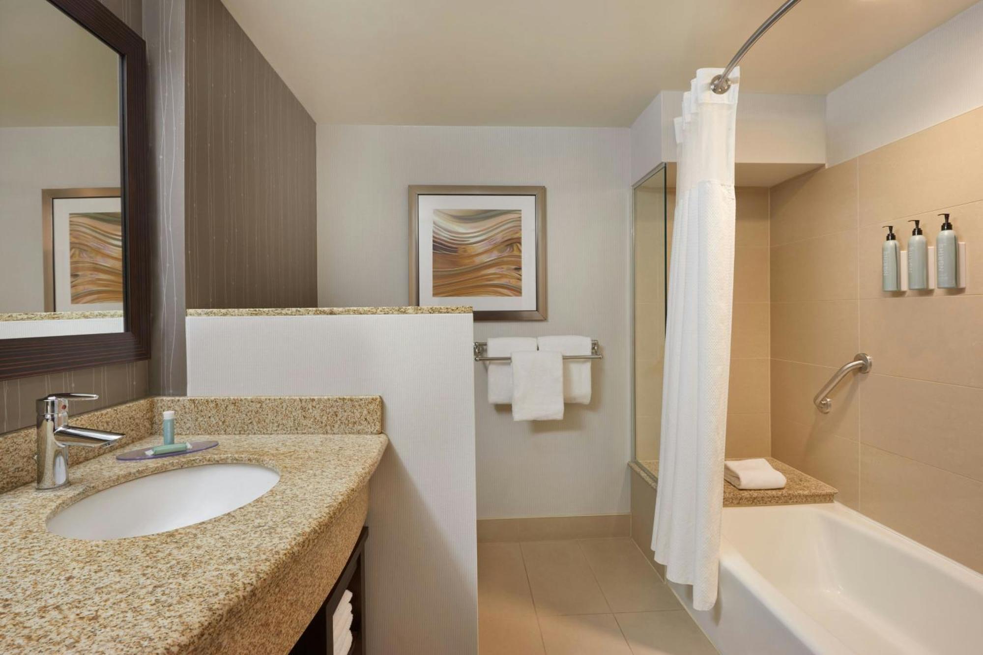 King Room with Bathtub - Mobility Access/Hearing Accessible