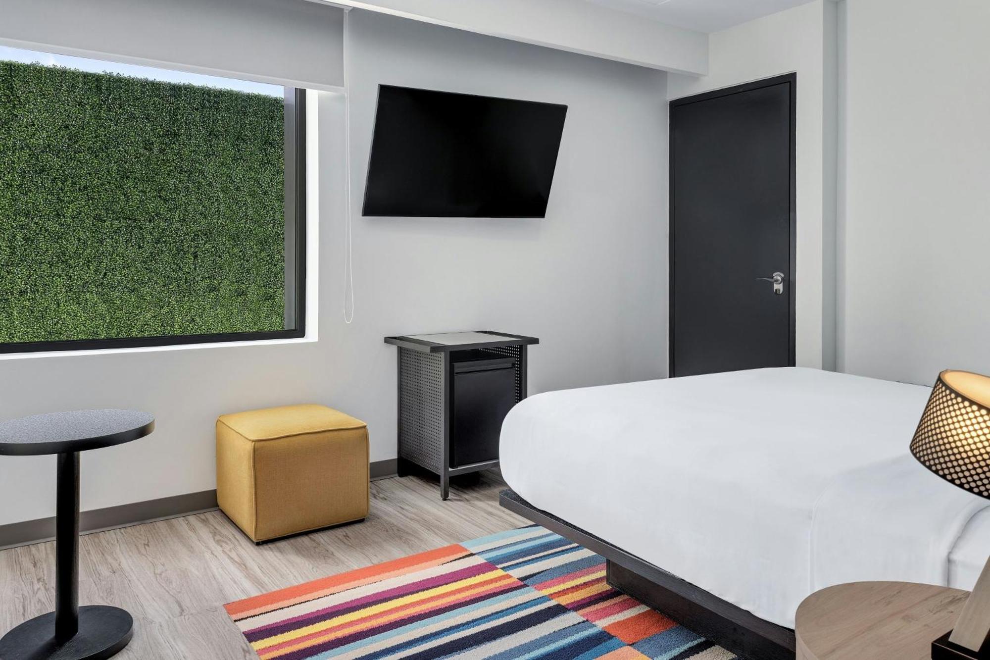 Corner King Room