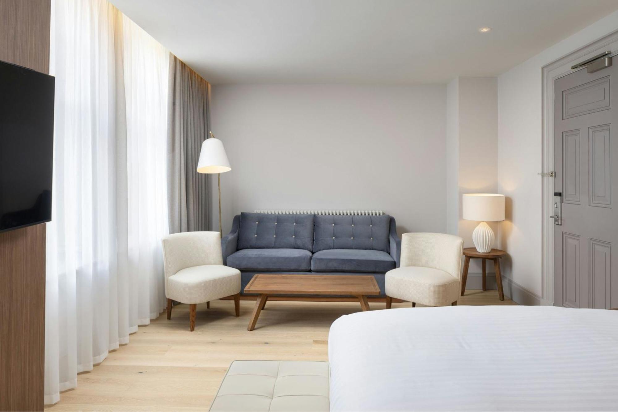 Junior King Suite with City View