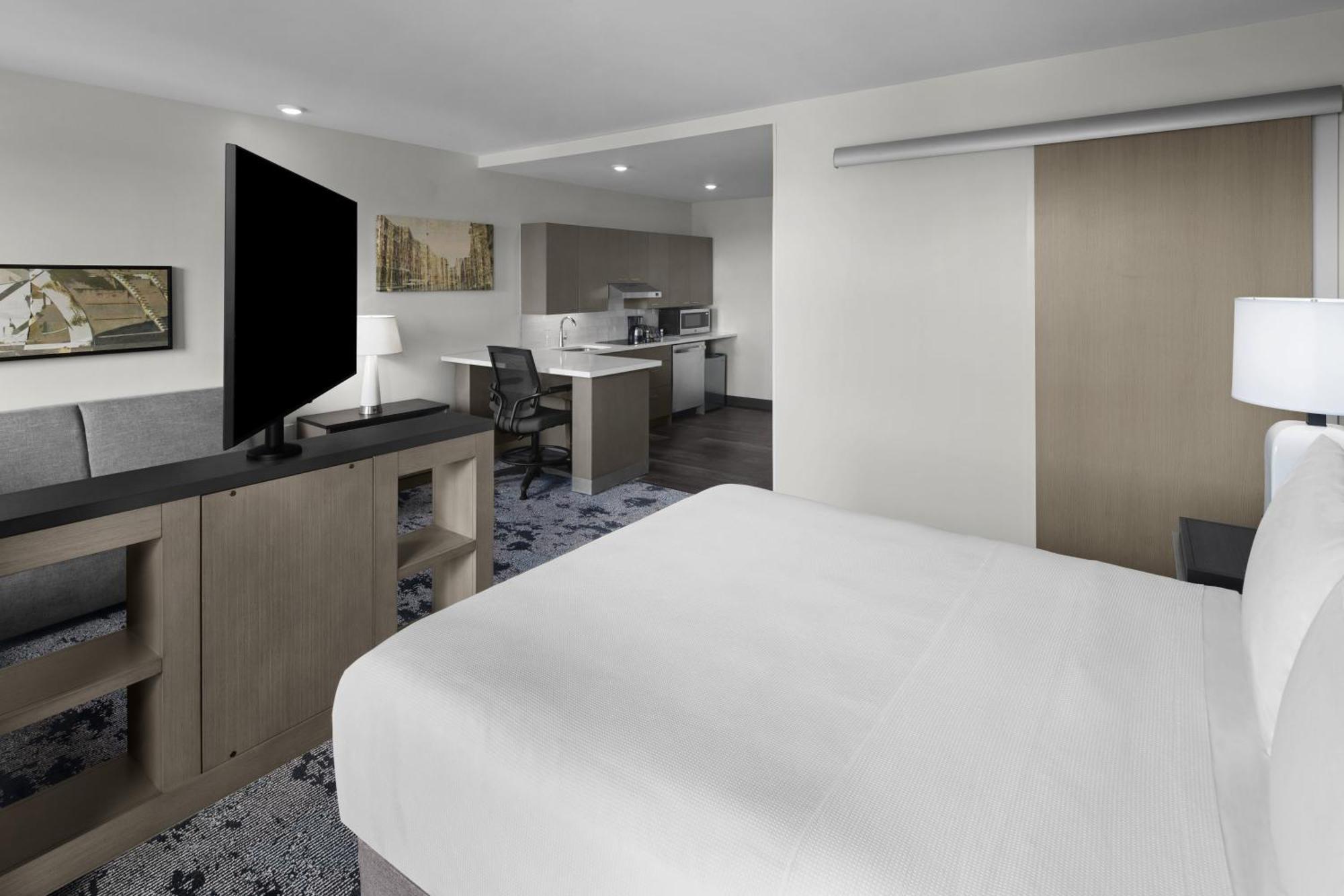 Studio Suite with Kitchen and Roll-In Shower - Mobility Accessible