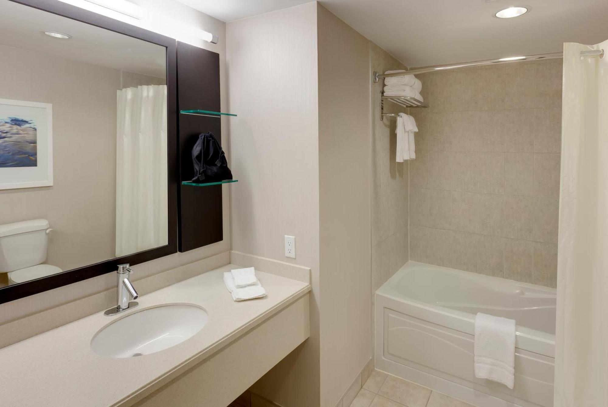 Standard Queen Room with Falls View
