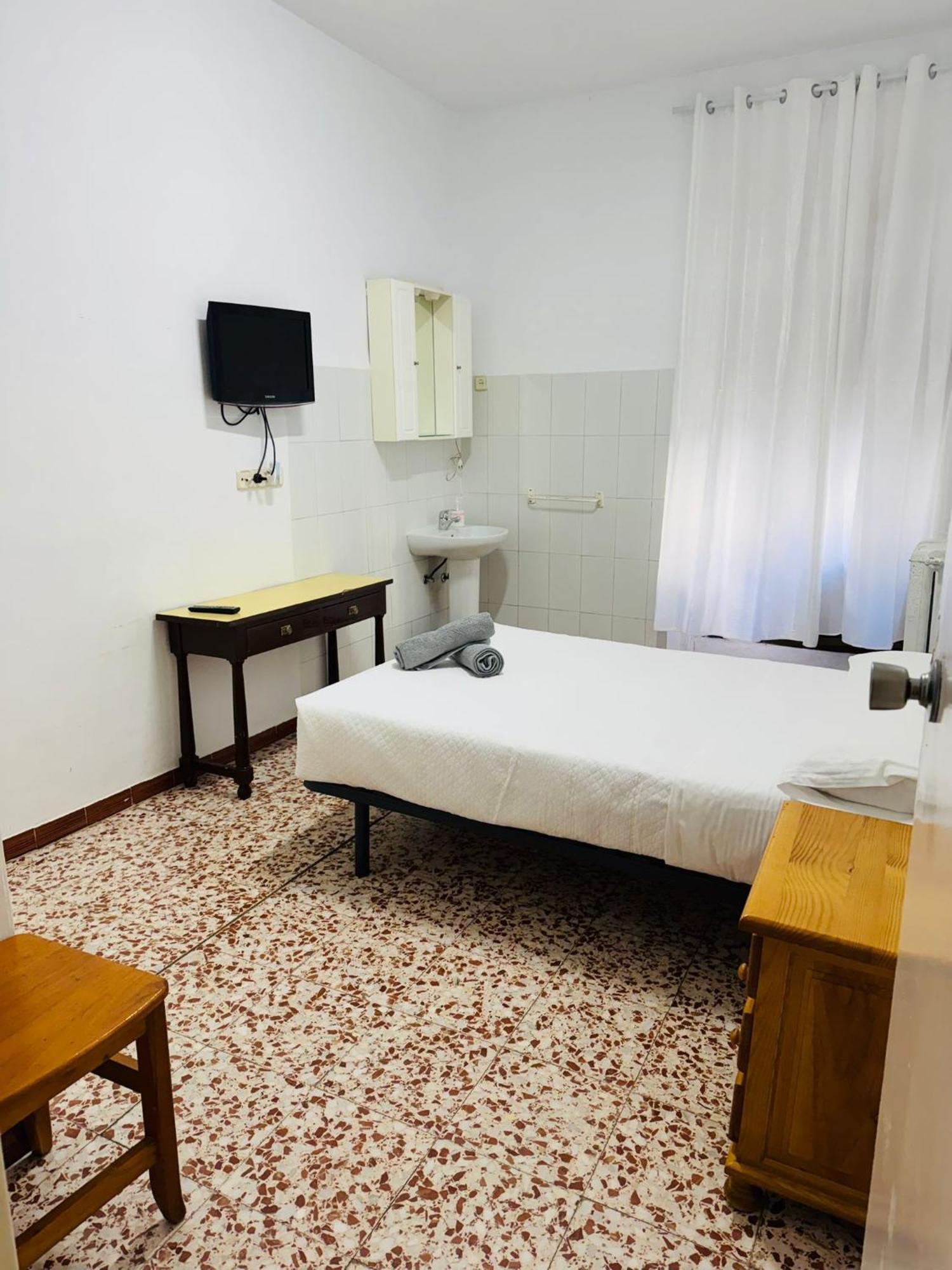 Double or Twin Room with Shared Bathroom