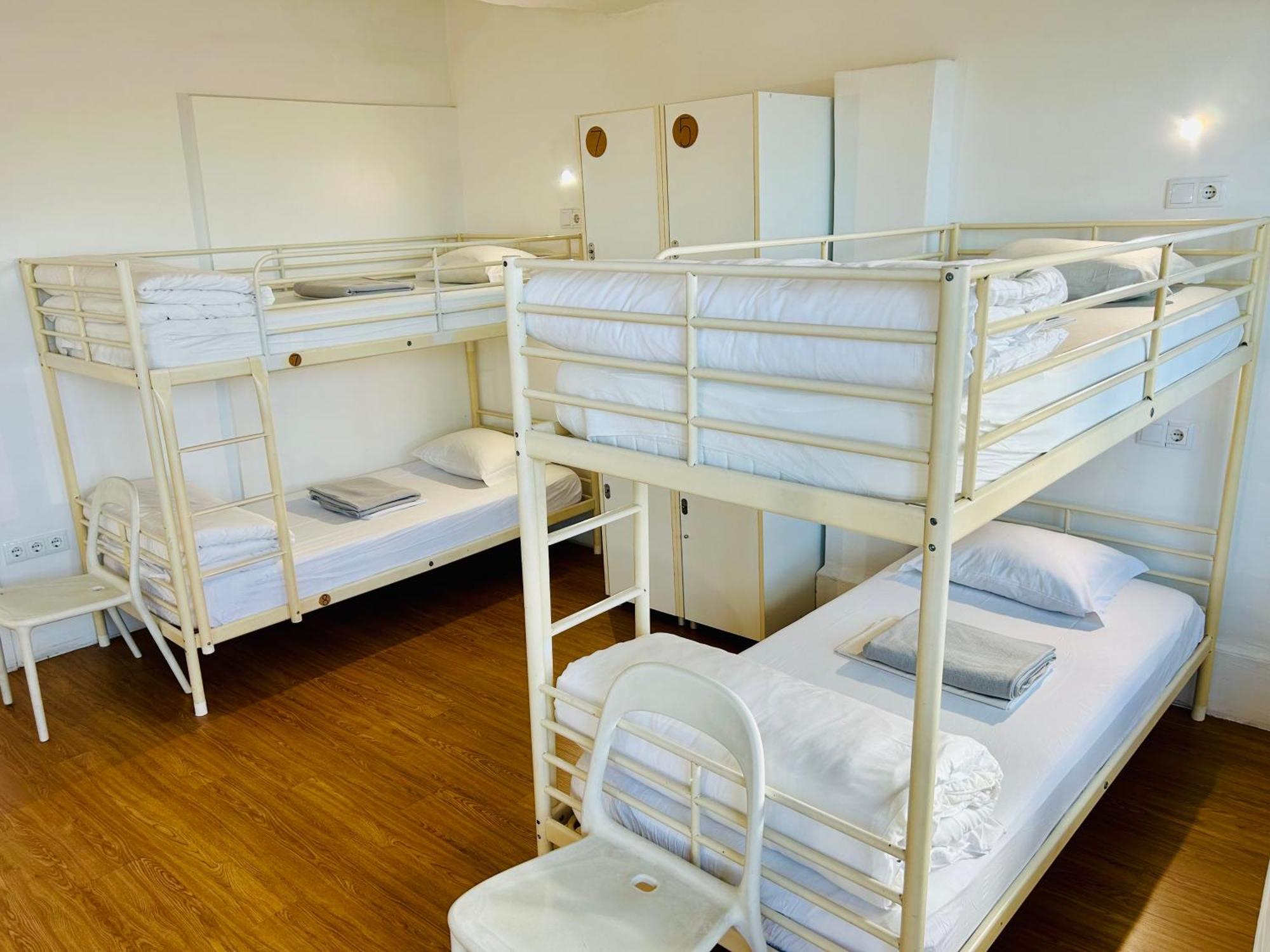 Bed 8-Bed Mixed Dormitory Room