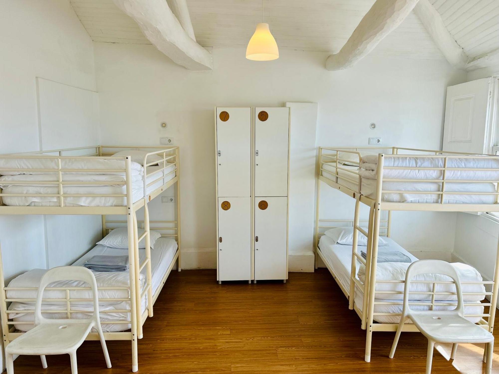 Bed 8-Bed Mixed Dormitory Room
