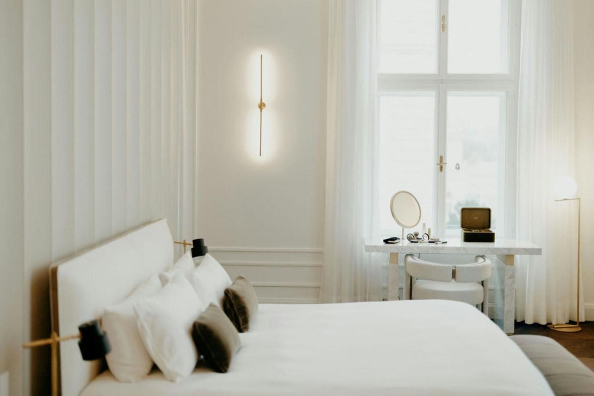 The Ritz-Carlton Symphony Suite Club lounge access