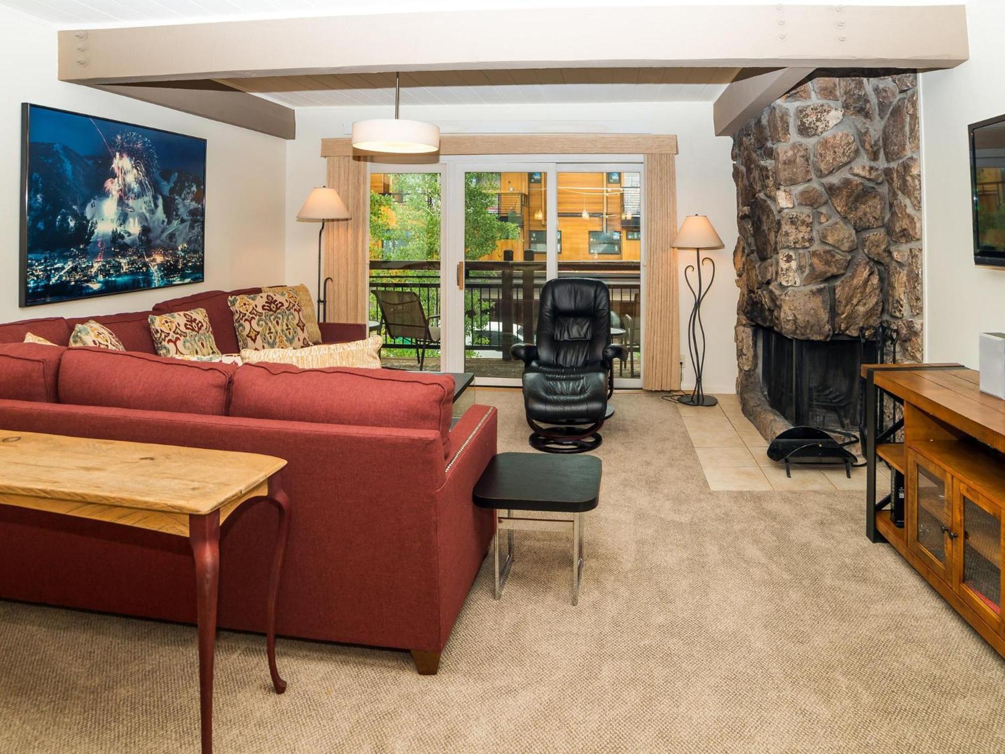 Two-Bedroom Apartment with Mountain View