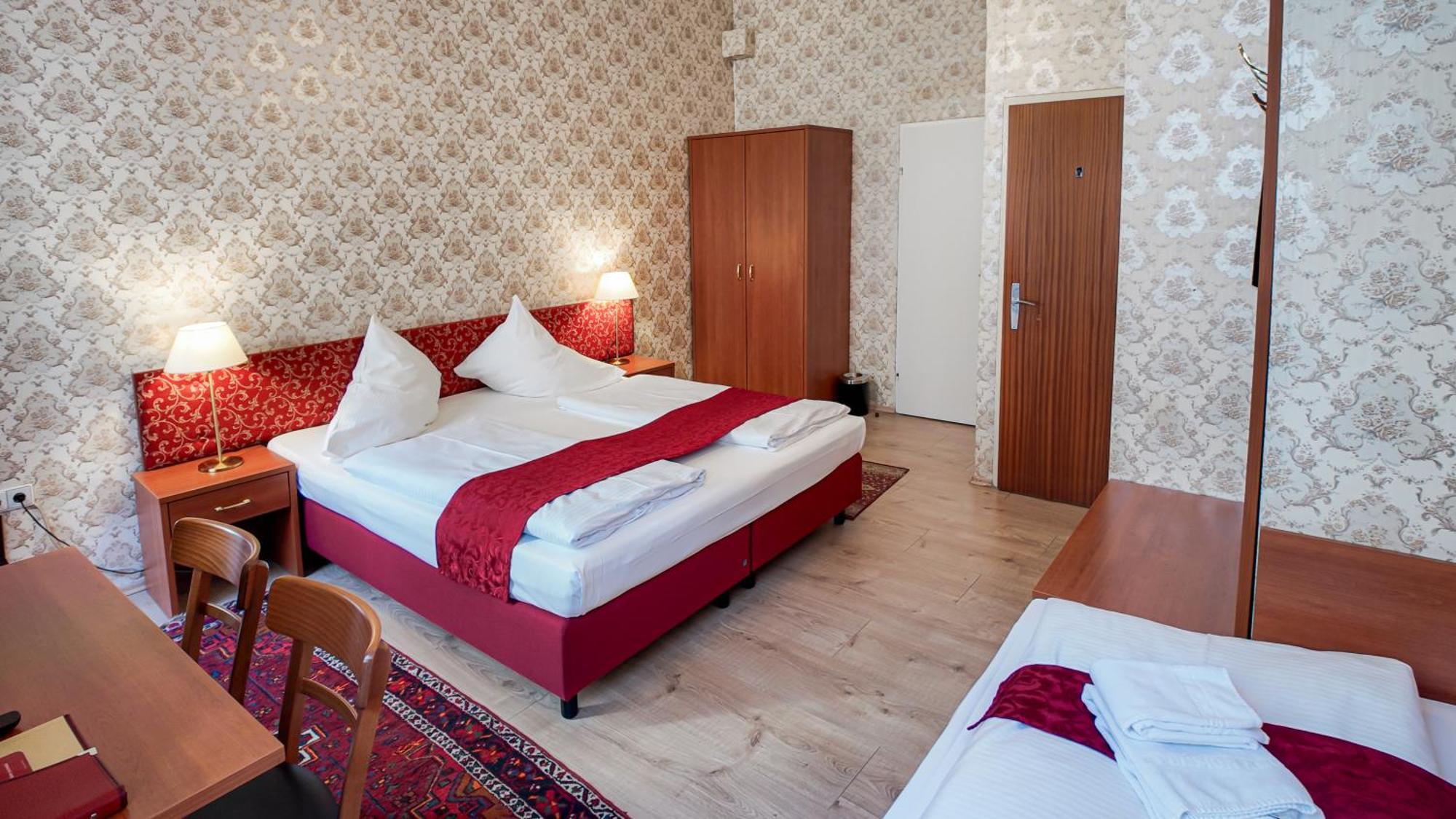 Economy Triple Room