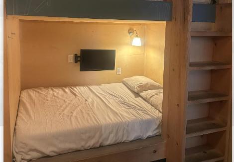 Bed in 10-Bed Mixed Dormitory Room