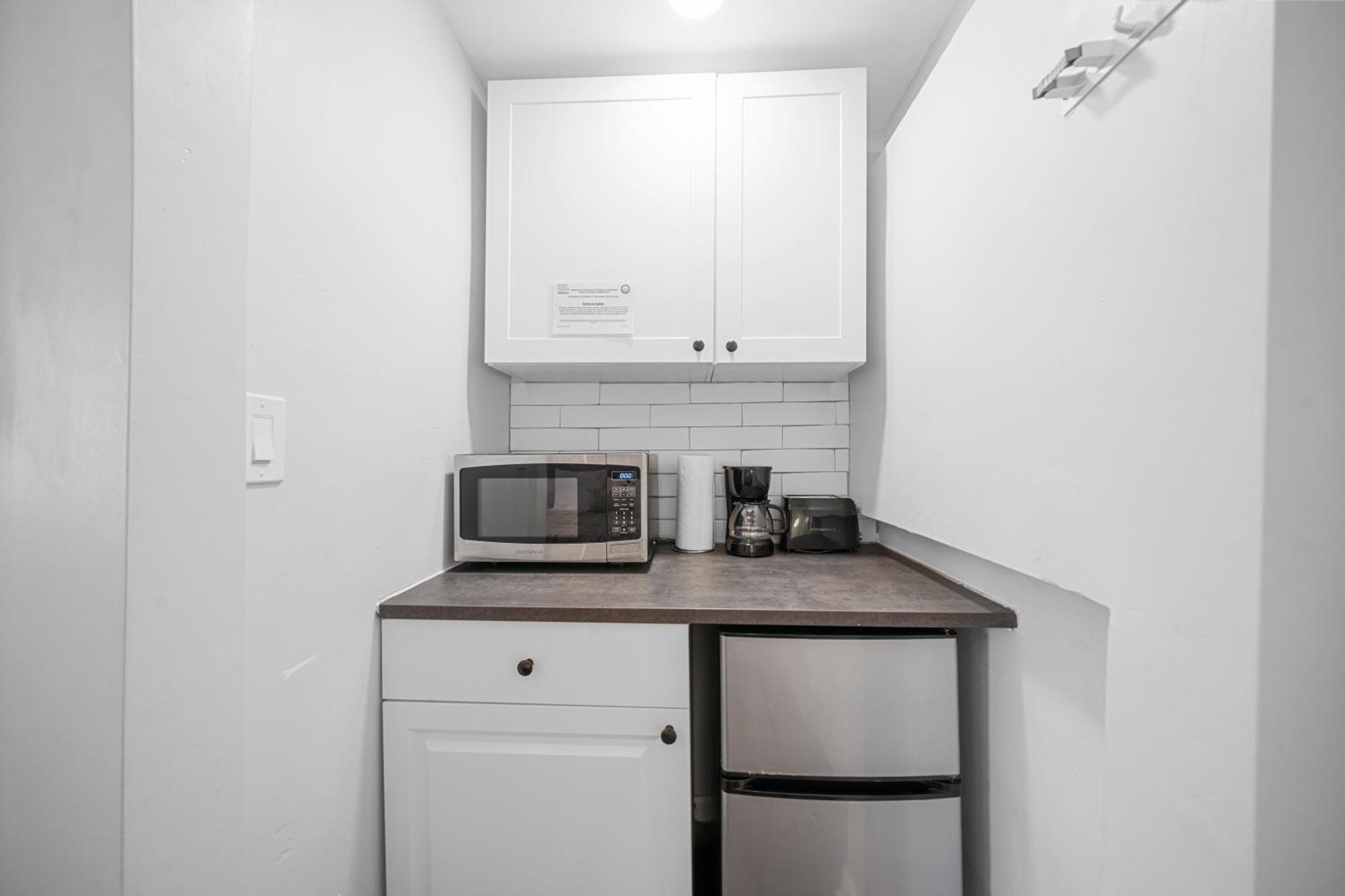 Superior Queen Studio with Kitchenette and Futon