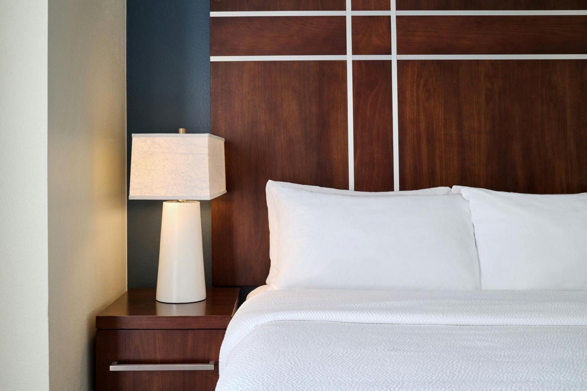 Executive One-Bedroom Suite with City View,1648894836:JPEG