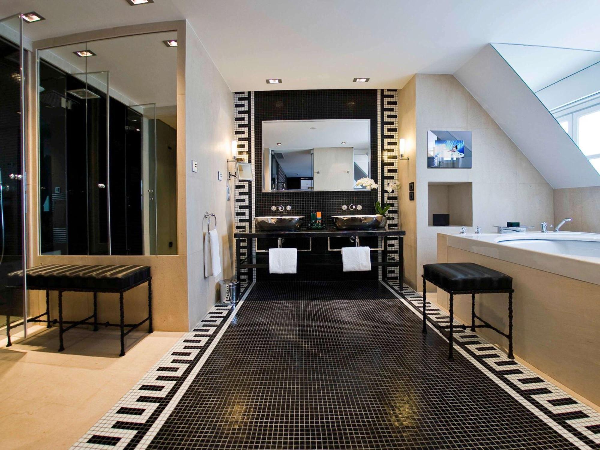 Couture Apartment King Bed View