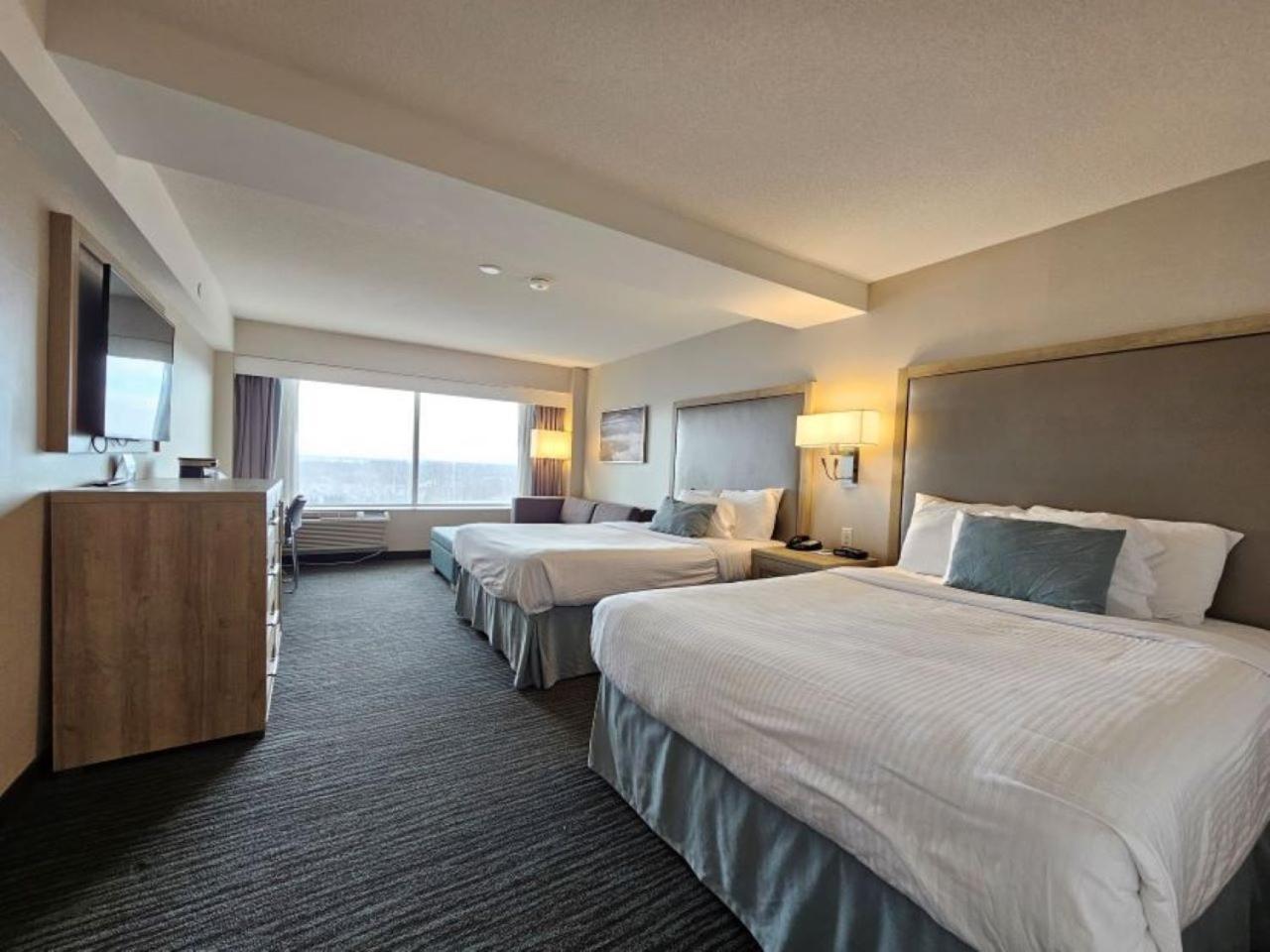 Riverview Deluxe Guest room 2 Queen Beds & Sofa Bed,1656176737:JPEG