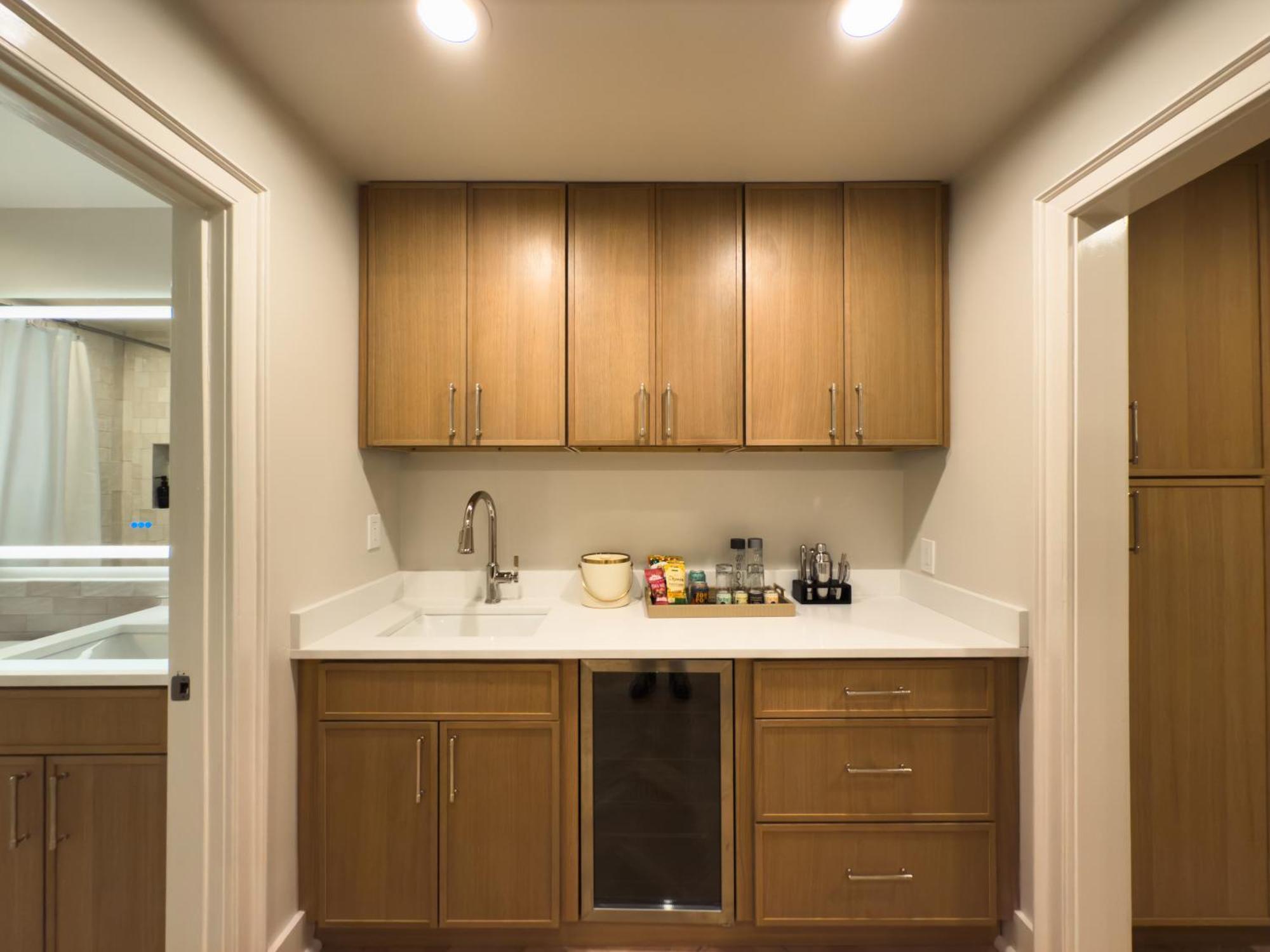 Deluxe King Suite