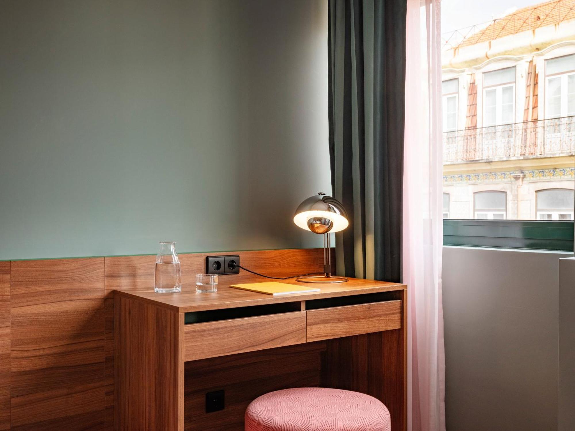 Extra Large Studio Kitchenette