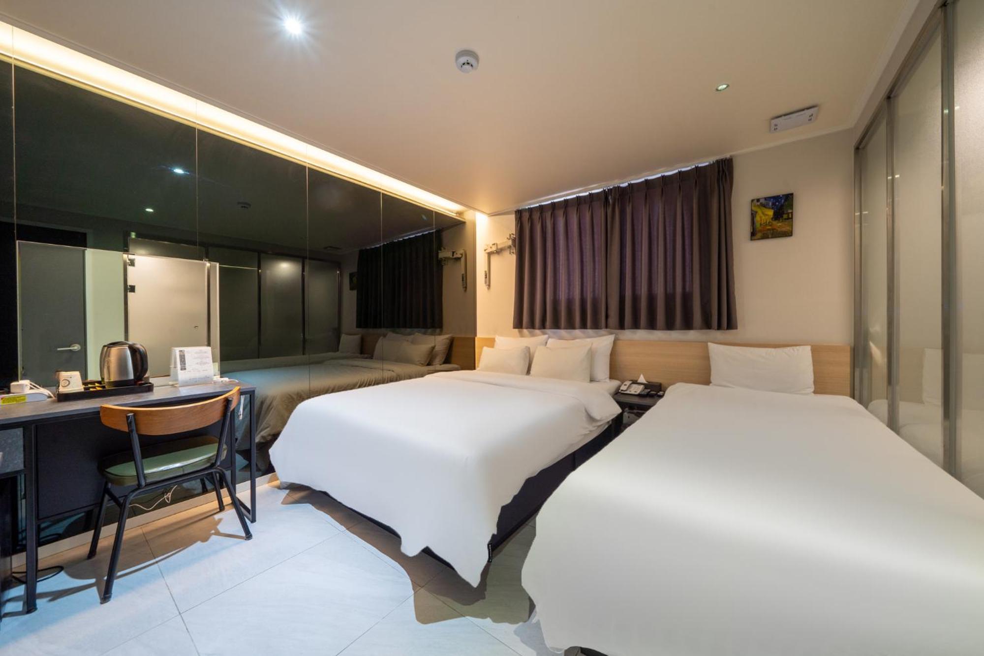 Superior Twin Room for 3 persons