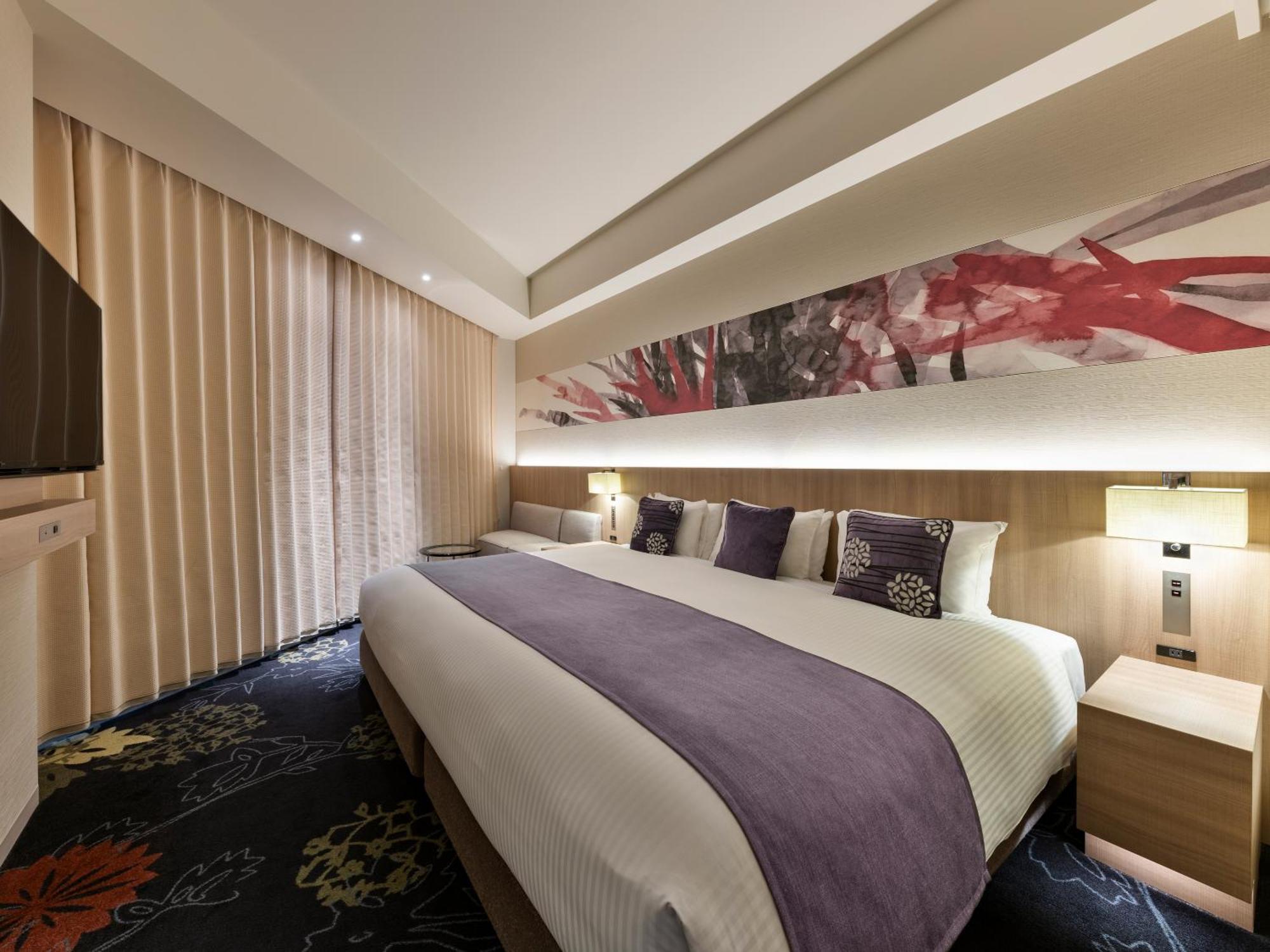 Superior Wide King Room