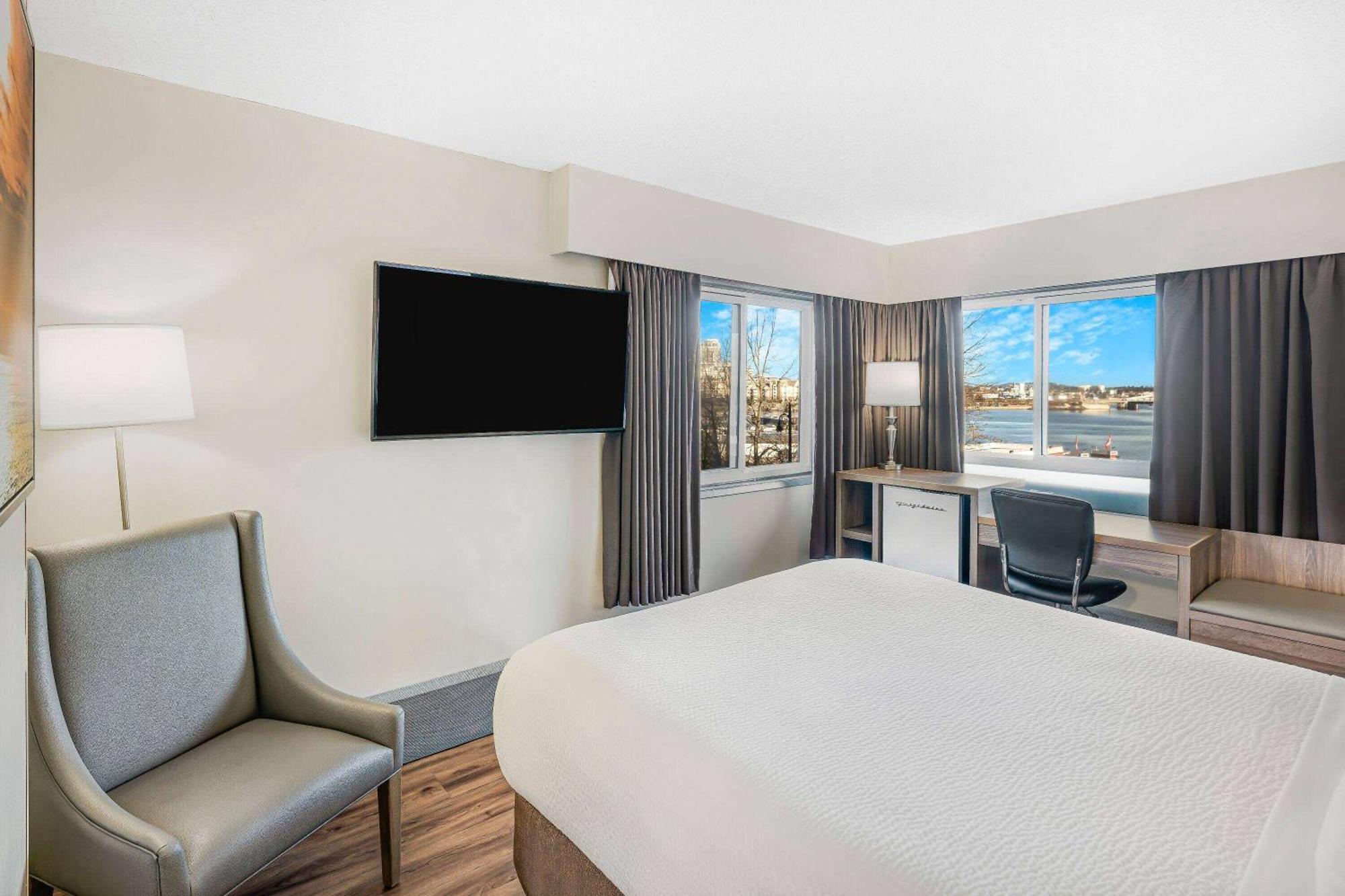 Standard Queen Room with Harbour View