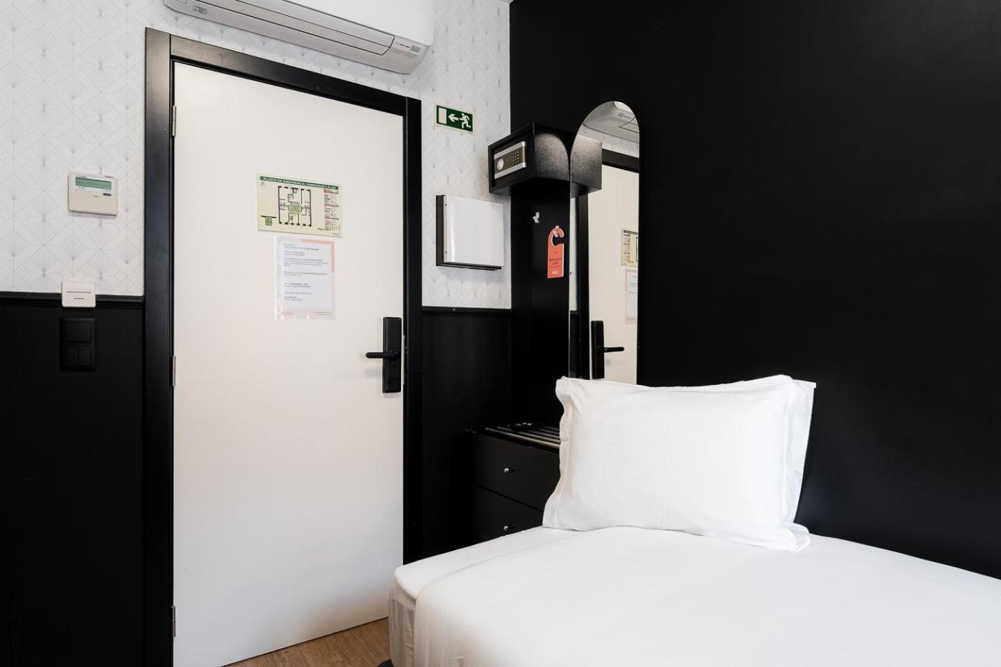 Standard Single Room,1654204558:JPEG