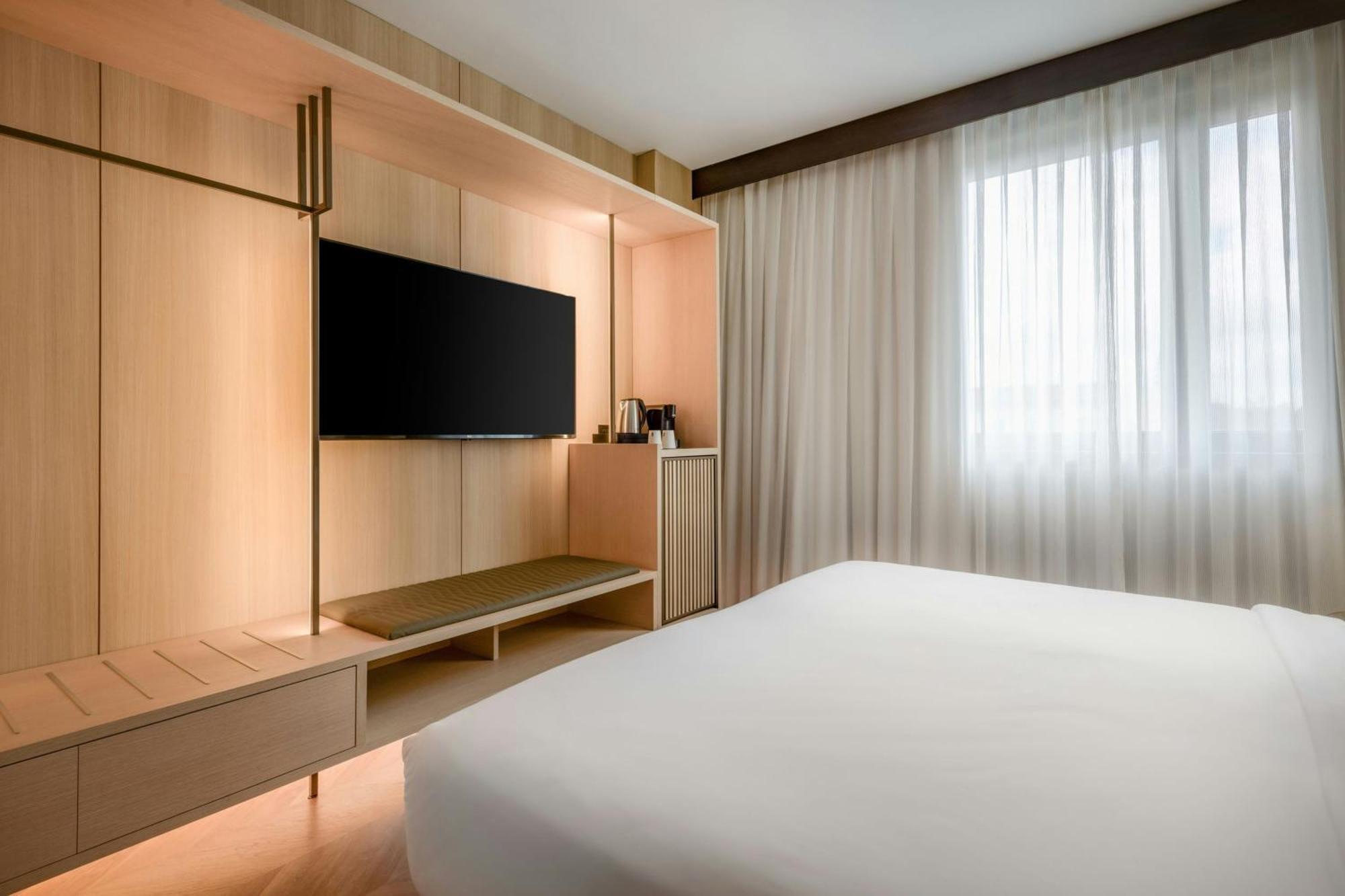 Standard Plus King Guest room 1 King,1642308389:JPEG
