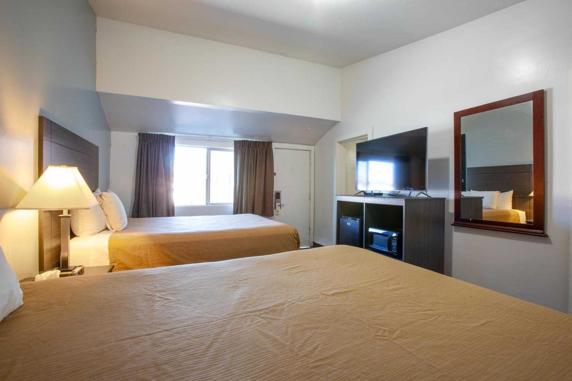Queen Room with Three Queen Beds - Non-Smoking