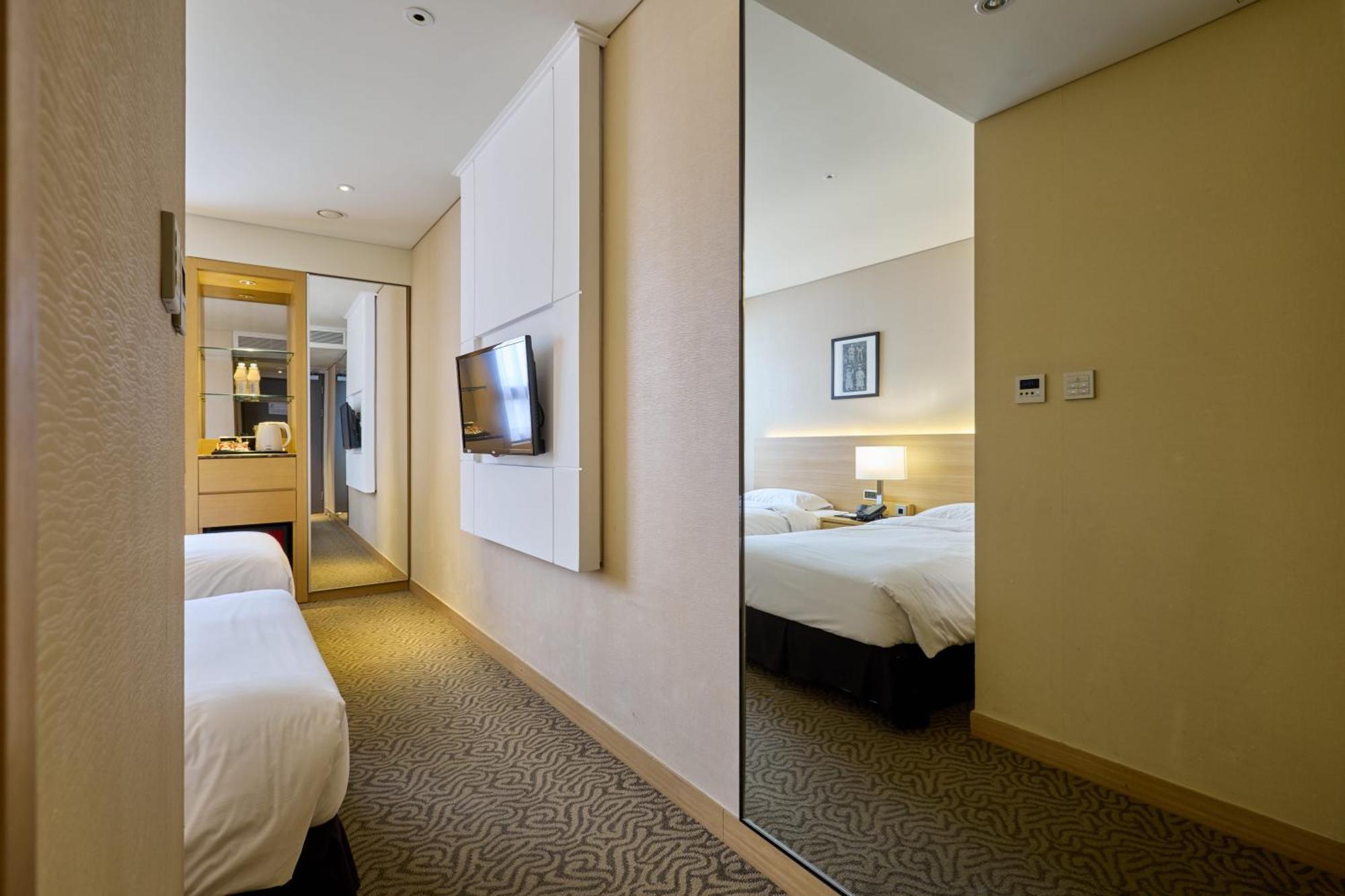 Standard Twin Room