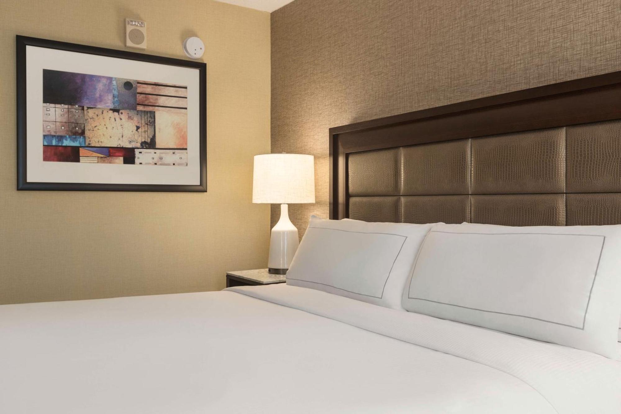 King Room with Tub - Mobility and Hearing Access