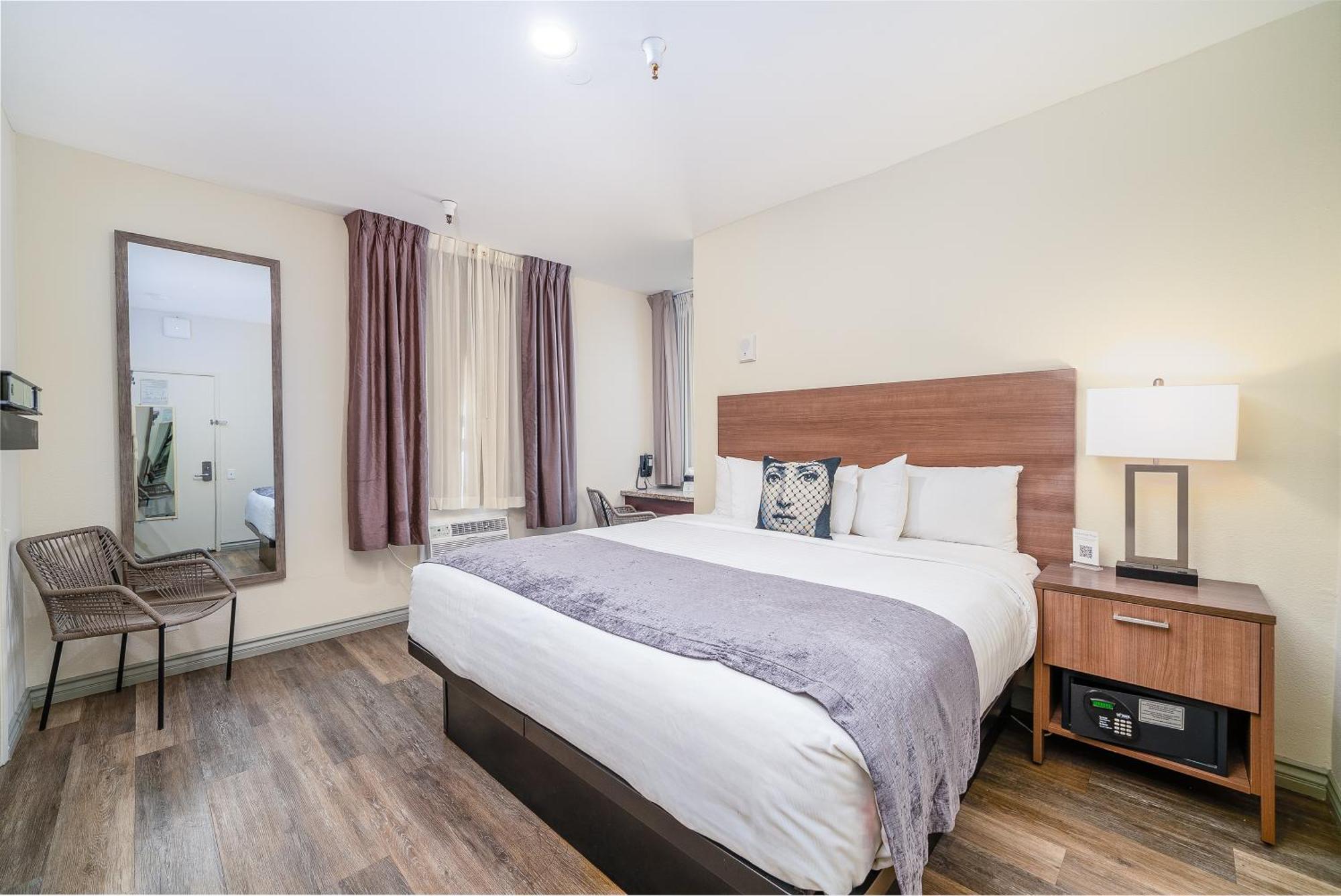 Deluxe King Room - Accessible