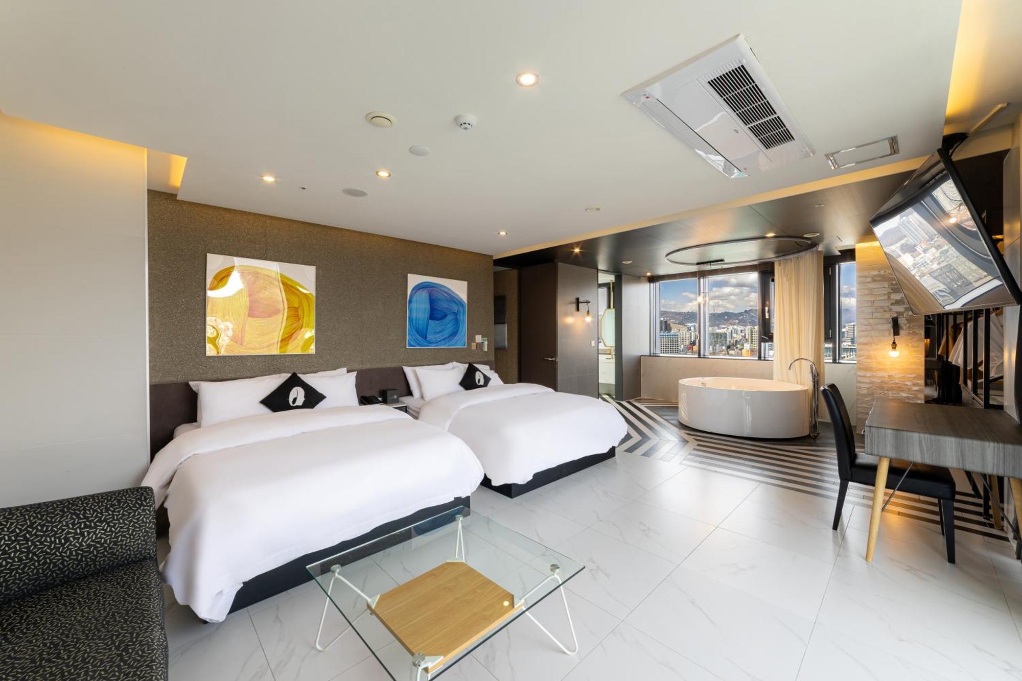 Suite with 2 double beds - A type