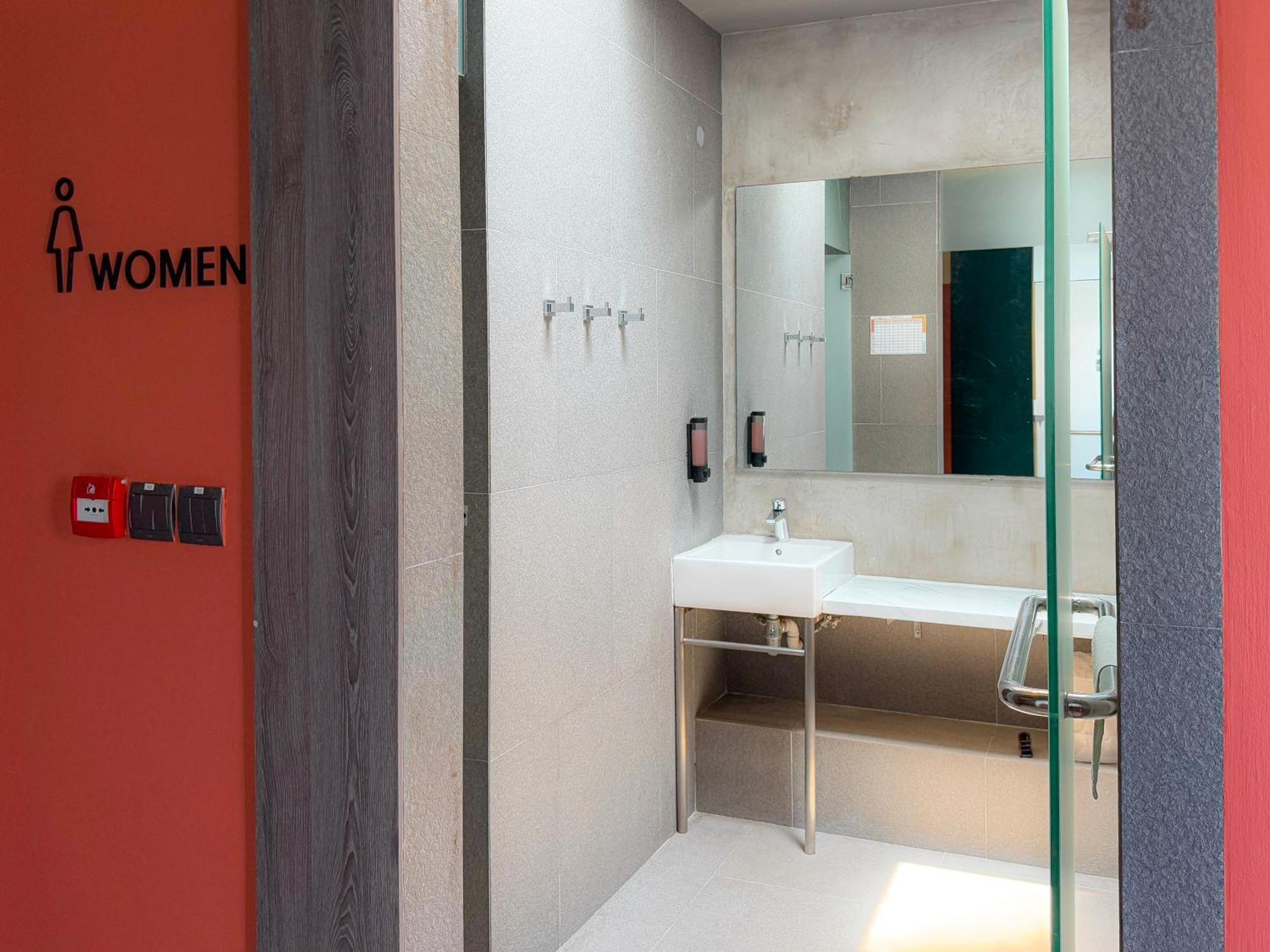 Upper Decker Female Room (Common)